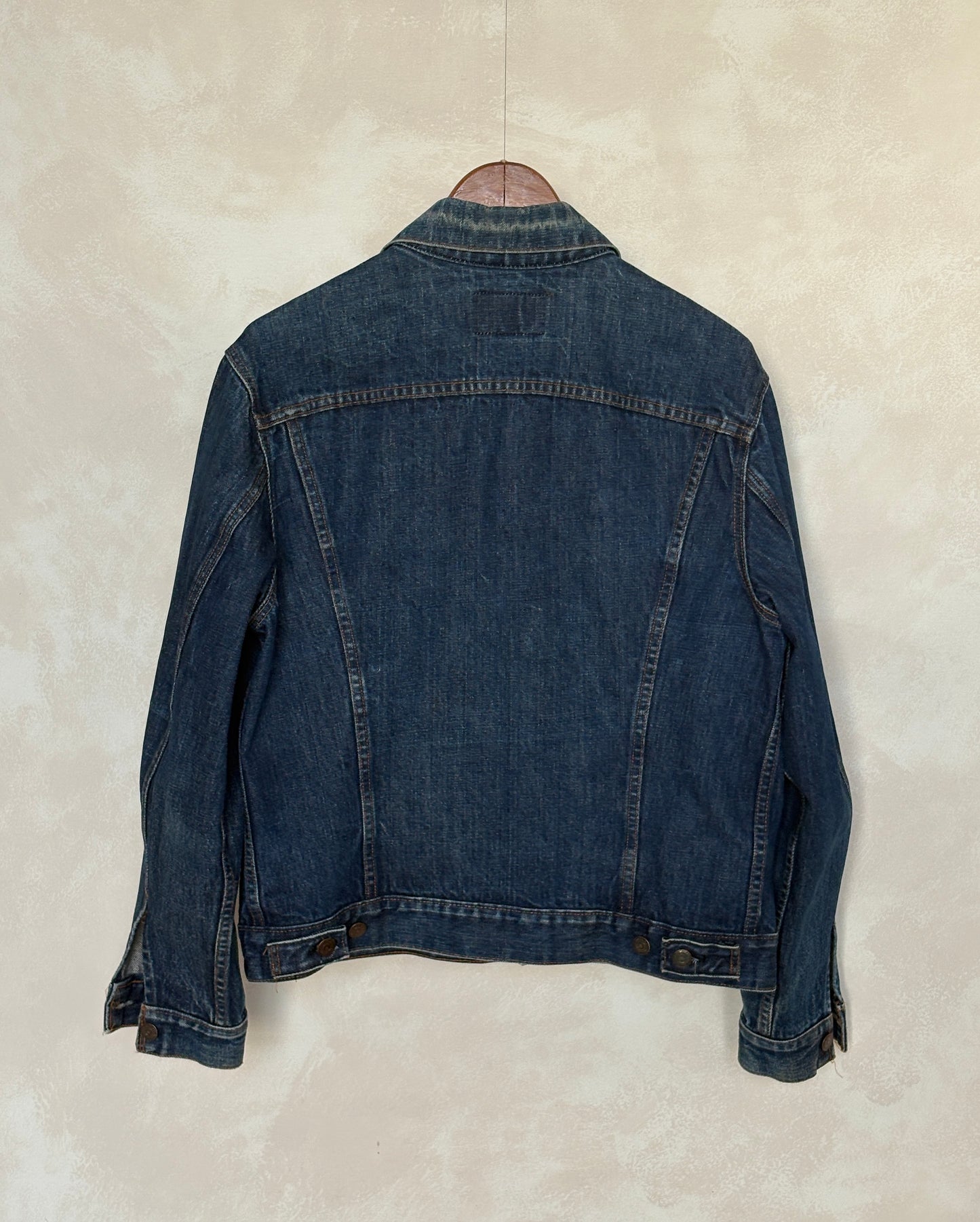 Size 42US / 52EU. Vintage 70s 2 pocket Levi’s Denim Jacket 70505 – Double Stitch, Made in USA