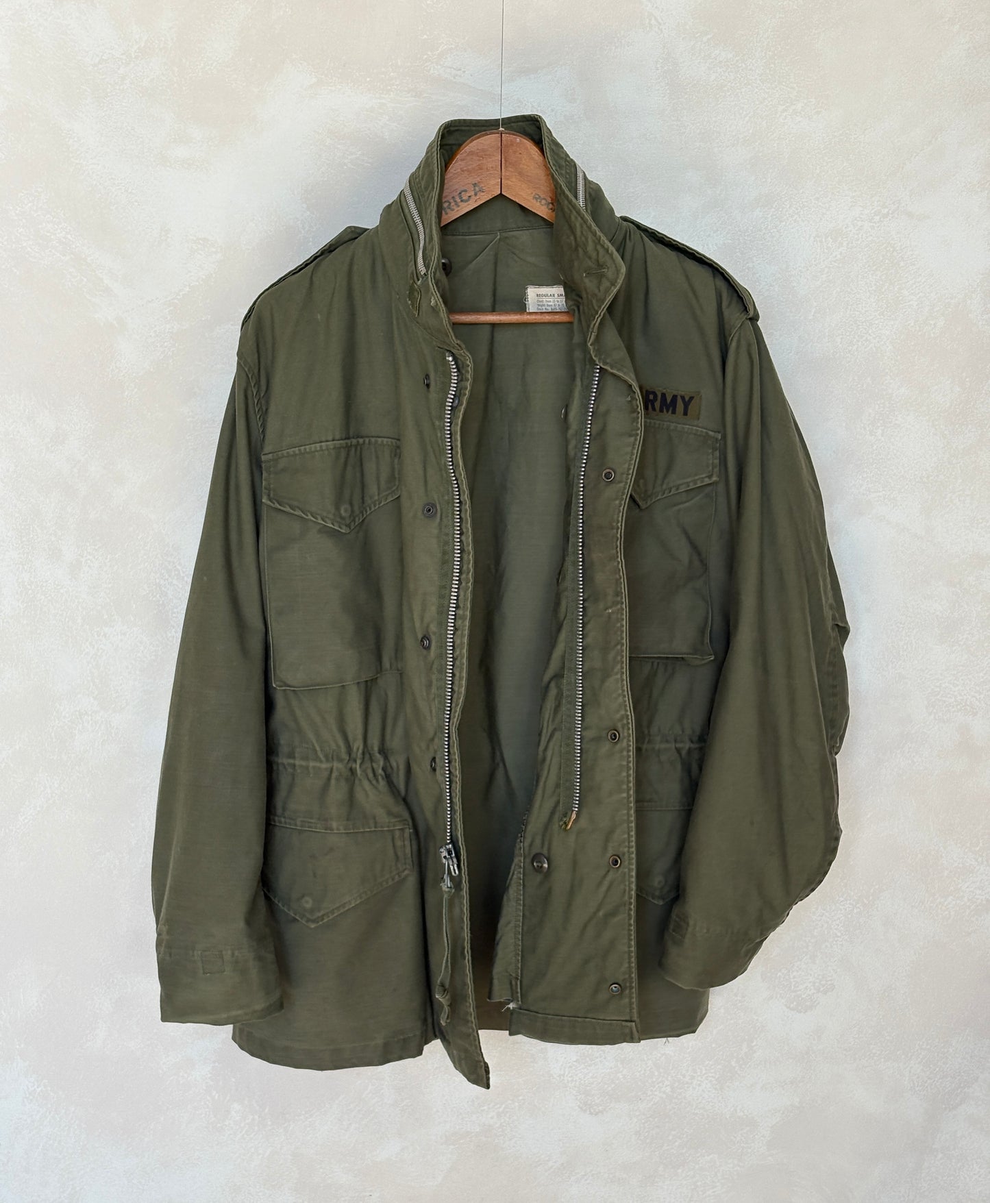 Small Reg. Authentic USMC 1967 US M-65 field jacket Military
