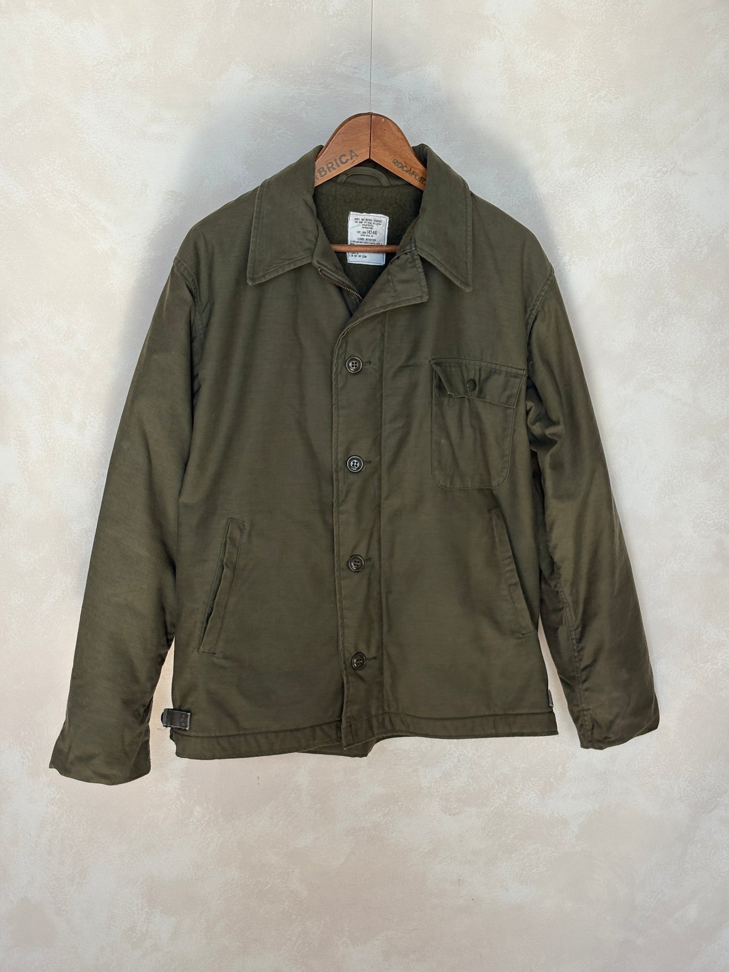 Large . Authentic 1985 USN A-2 deck jacket US Navy