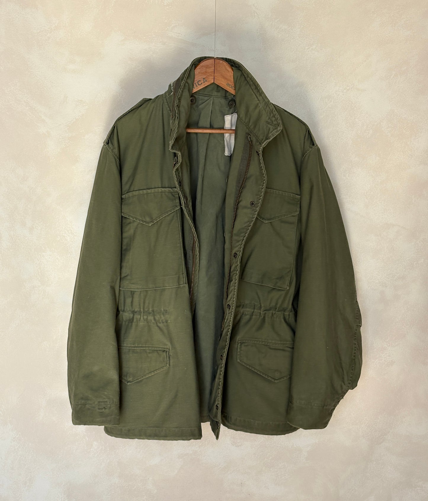 Large Reg. Authentic 1975 US army  M-65 field jacket Military