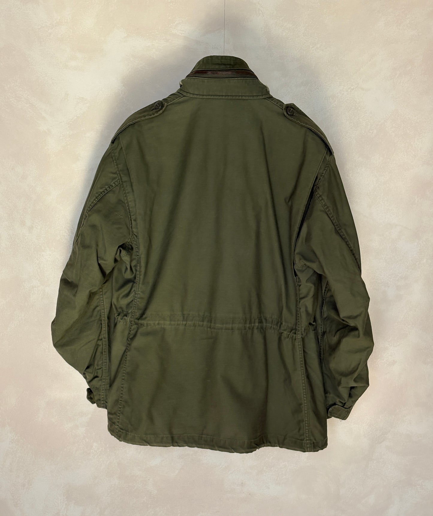 Large Reg. Authentic 1975 US army  M-65 field jacket Military