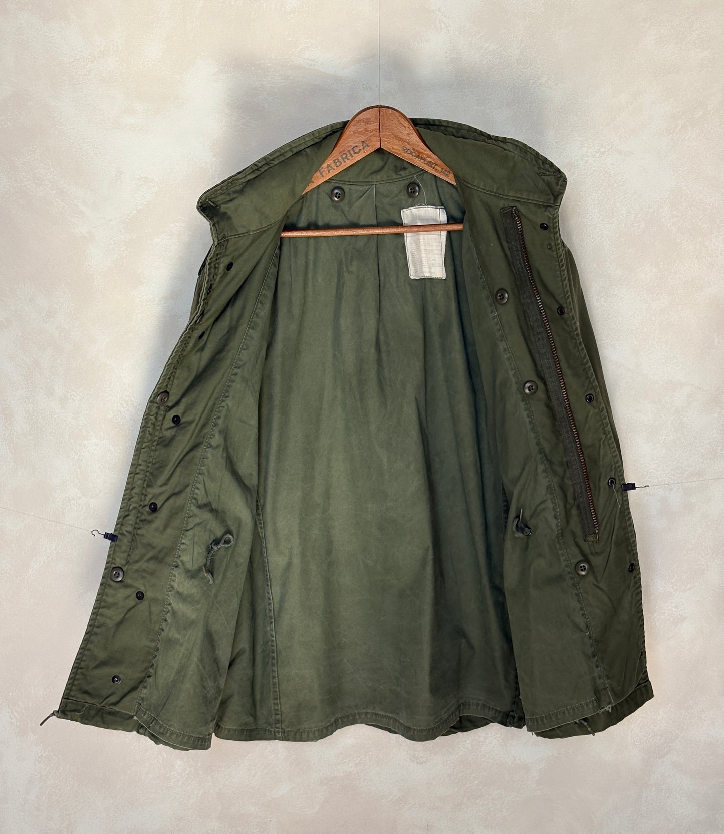 Large Reg. Authentic 1975 US army  M-65 field jacket Military