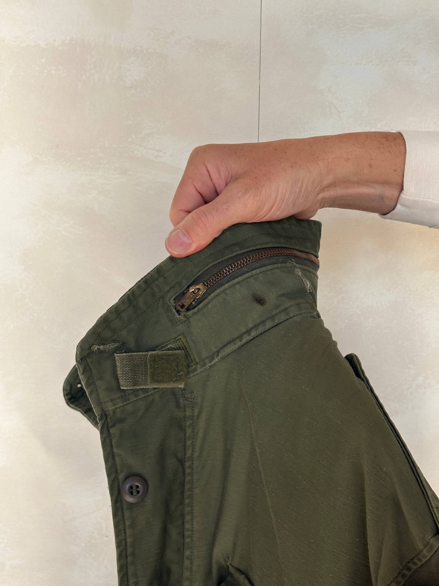 Large Reg. Authentic 1975 US army  M-65 field jacket Military