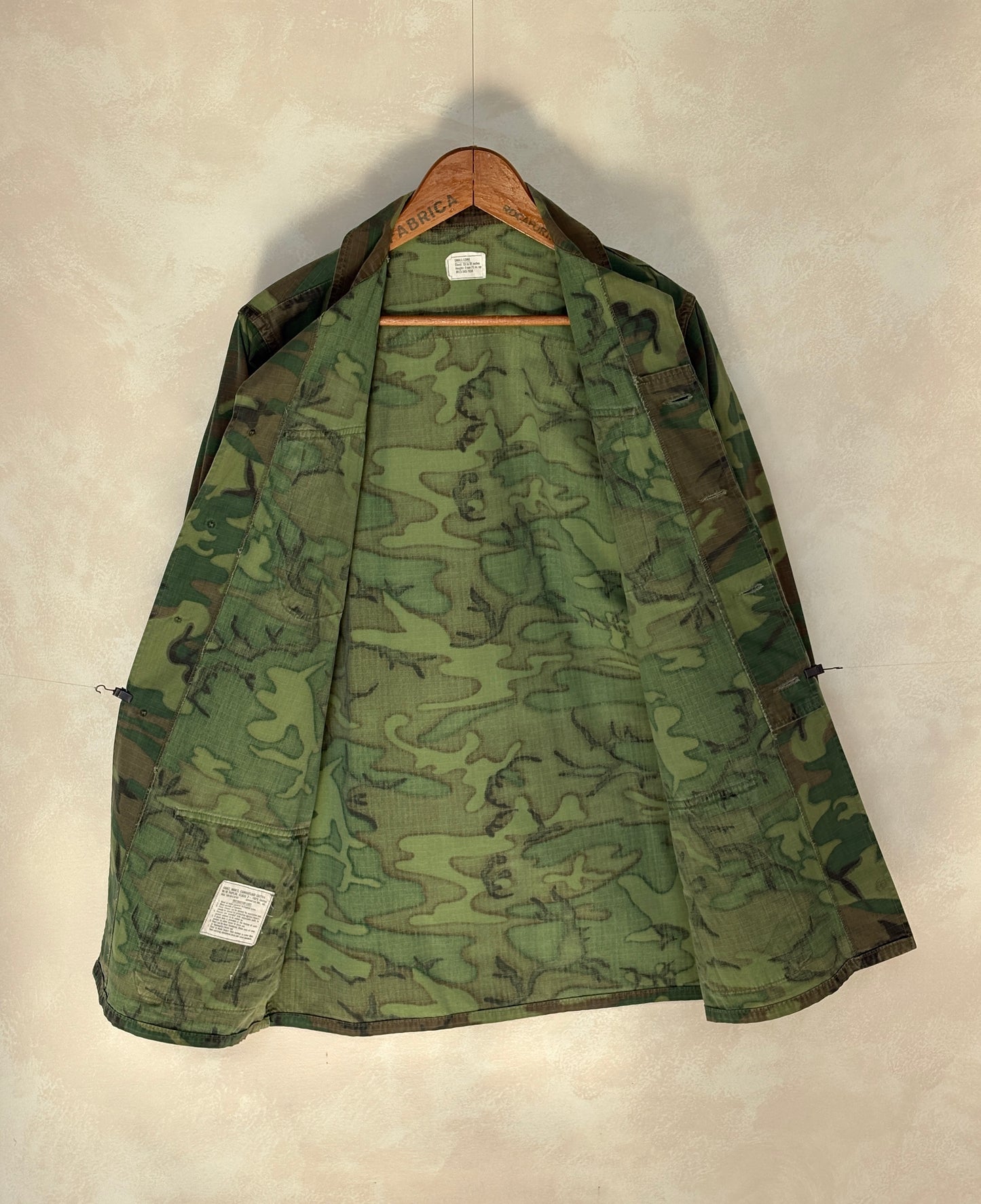 Small Long. Authentic USMC 1969 US Army vintage Erld camouflage Vietnam jungle jacket. Military