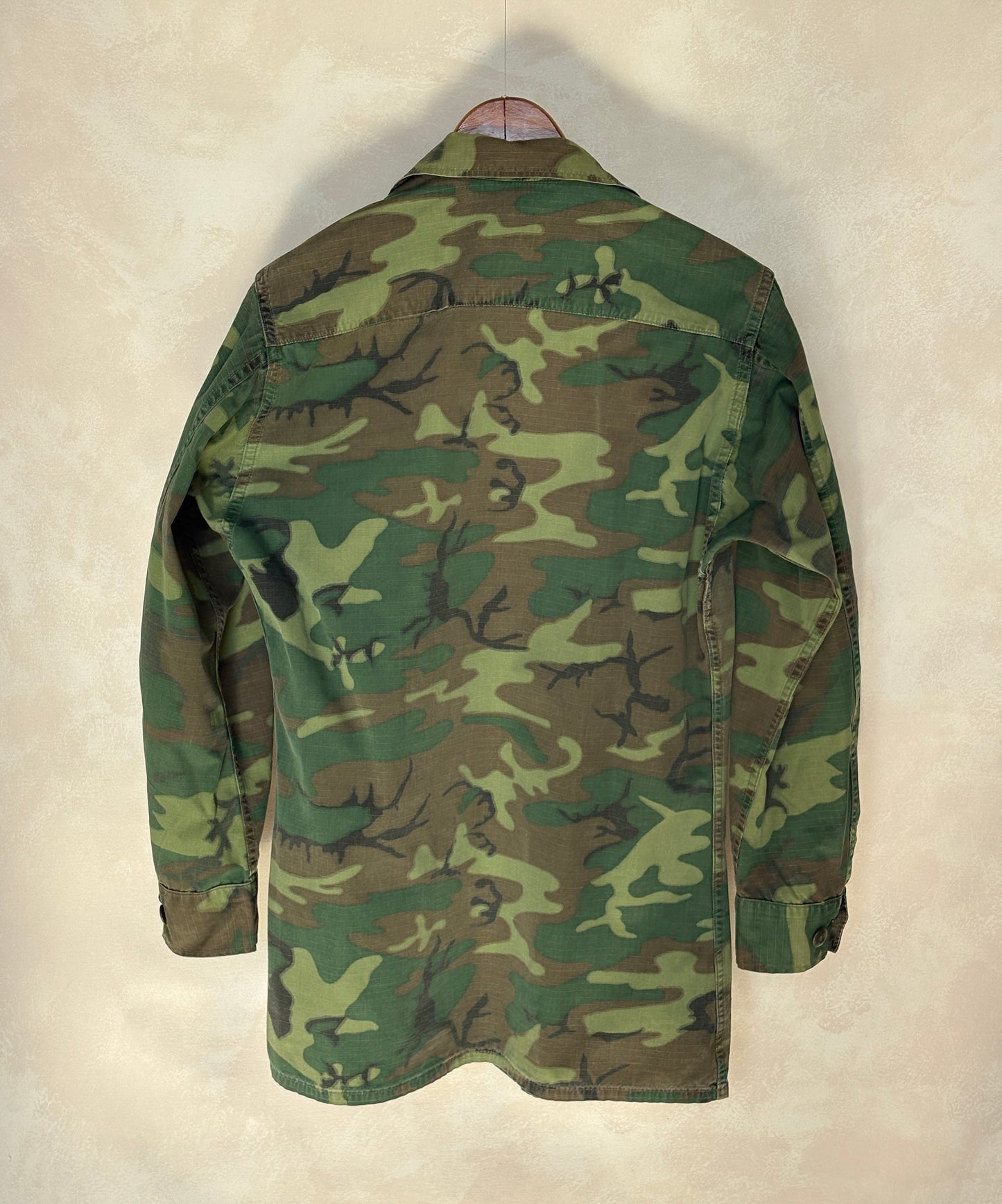 Small Long. Authentic USMC 1969 US Army vintage Erld camouflage Vietnam jungle jacket. Military