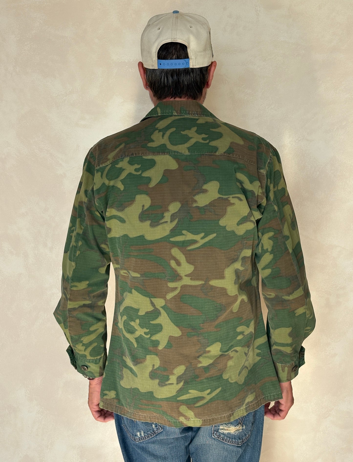 Small Reg. Authentic USMC 1969 US Army vintage Erld camouflage  Vietnam jungle jacket. Military