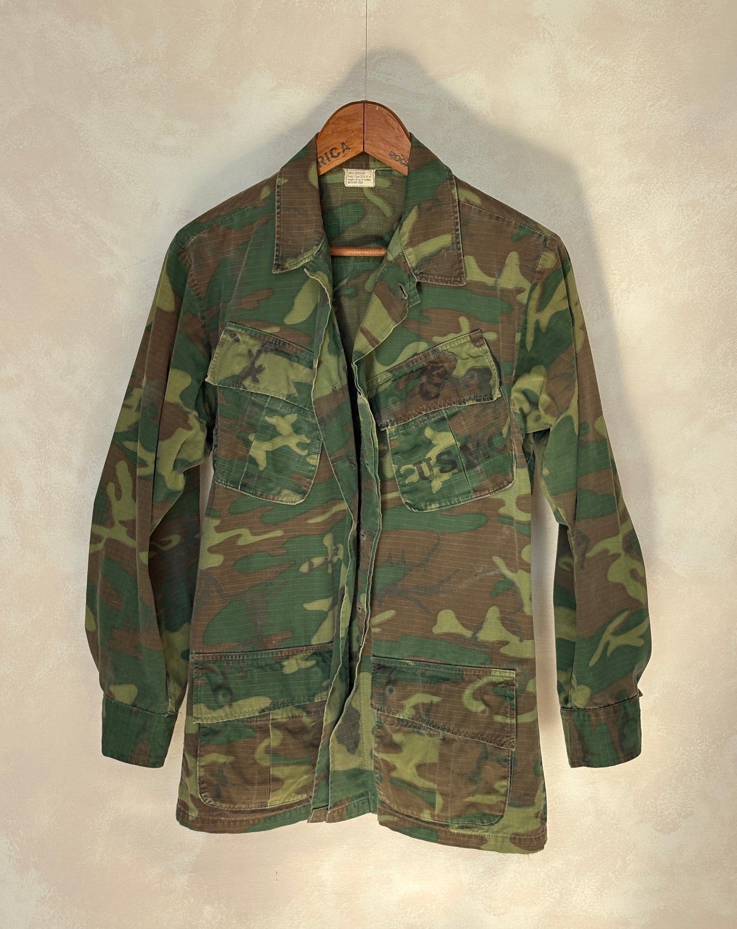 Small Reg. Authentic USMC 1969 US Army vintage Erld camouflage  Vietnam jungle jacket. Military