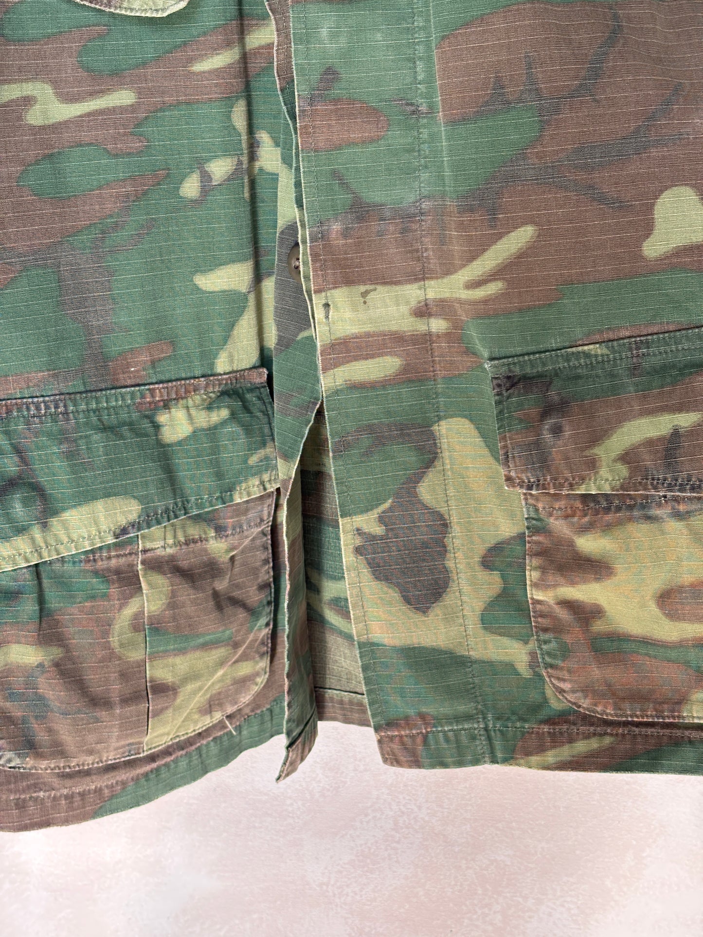 Small Reg. Authentic USMC 1969 US Army vintage Erld camouflage  Vietnam jungle jacket. Military