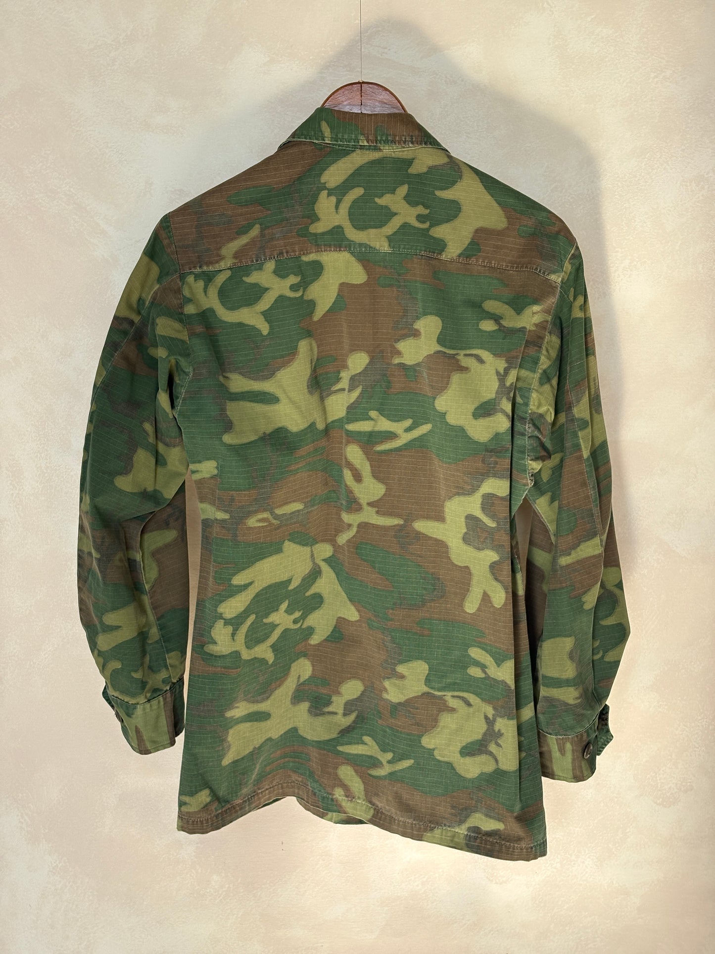 Small Reg. Authentic USMC 1969 US Army vintage Erld camouflage  Vietnam jungle jacket. Military