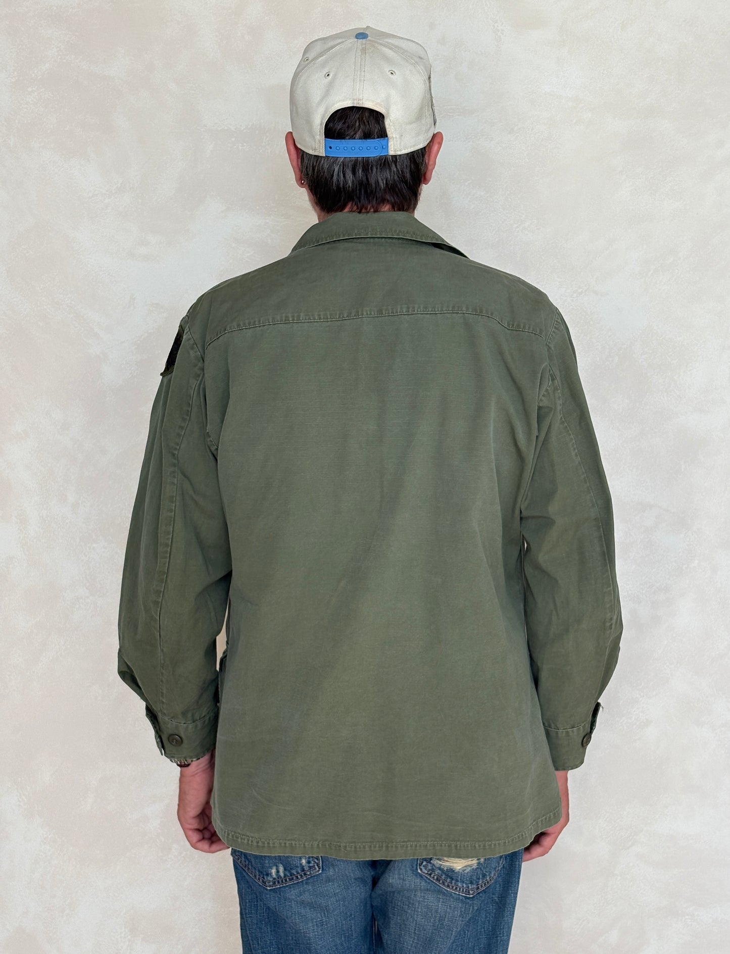 Medium Reg. Authentic 1968 US Army vintage Vietnam jungle jacket.