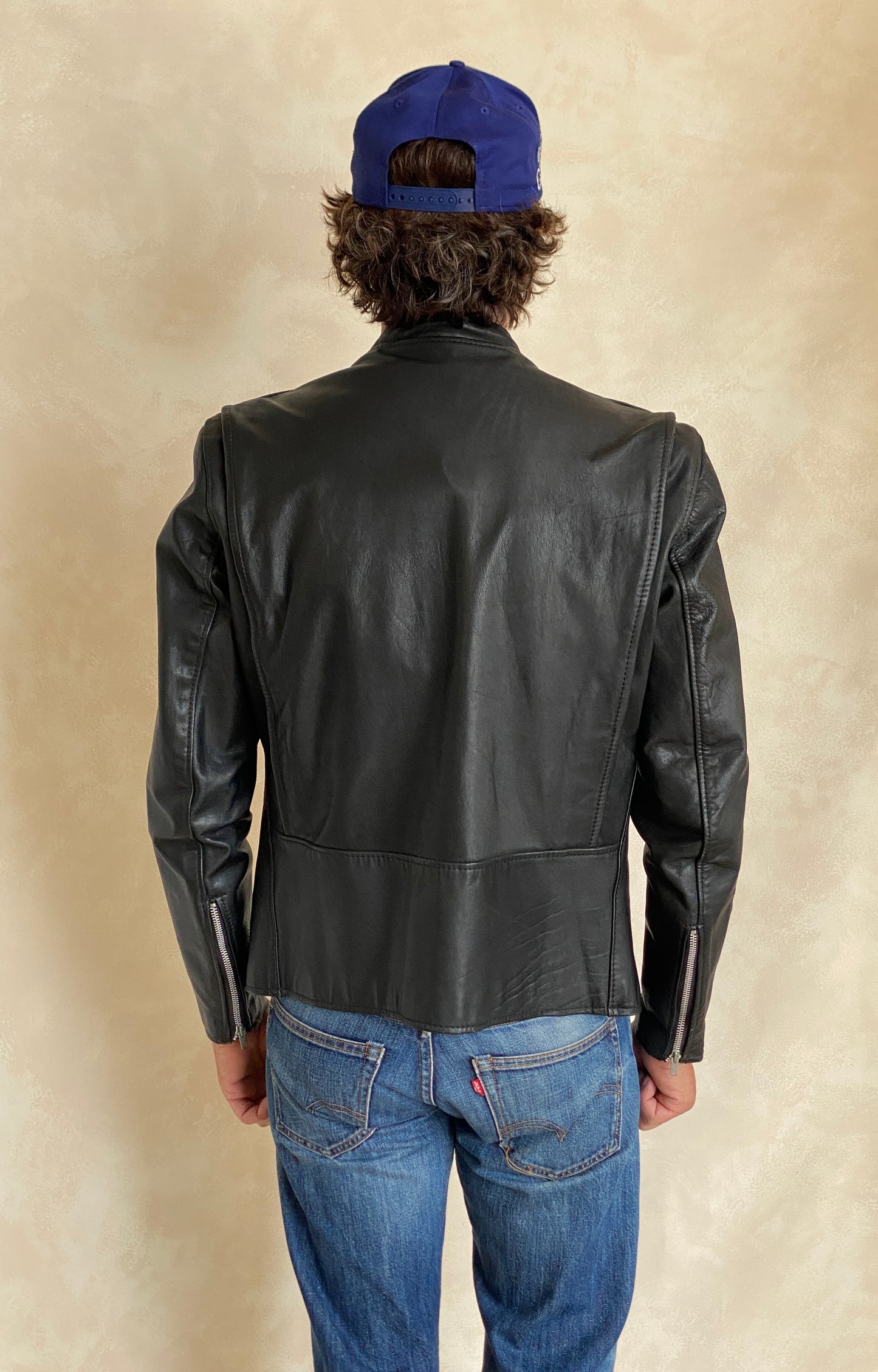 Size 40 US/ 50 Euro. Vintage 70s black cafe racer leather jacket with talon zipper