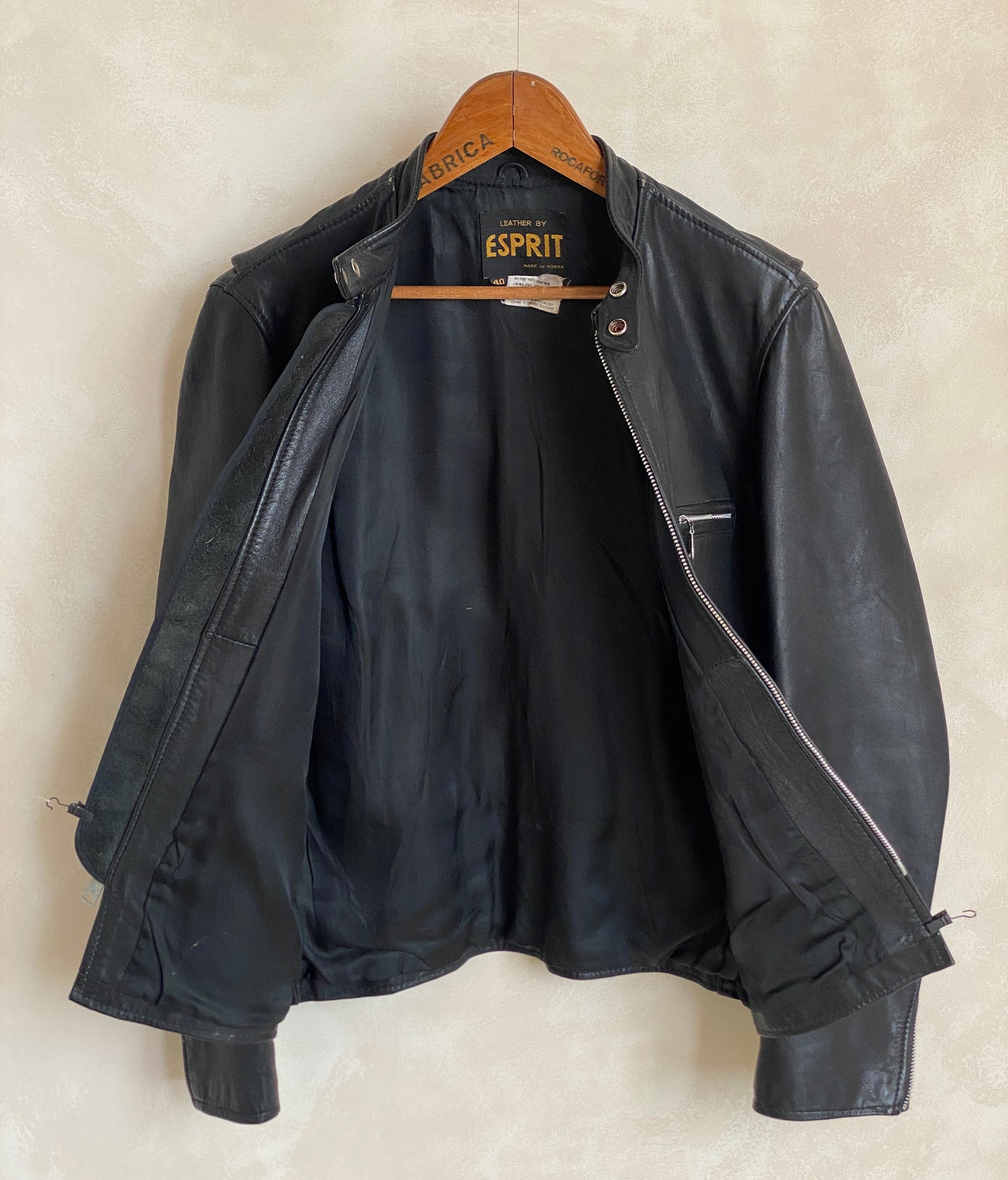 Size 40 US/ 50 Euro. Vintage 70s black cafe racer leather jacket with talon zipper