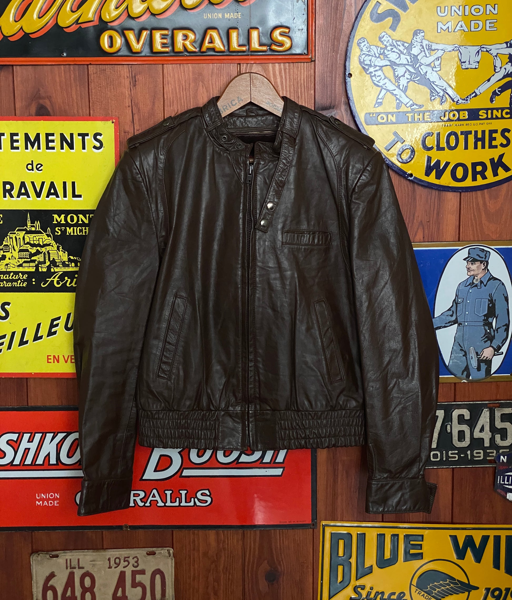 Vintage 70s leather jacket, size 42US (52 EU) - Retro style with quality craftsmanship.
