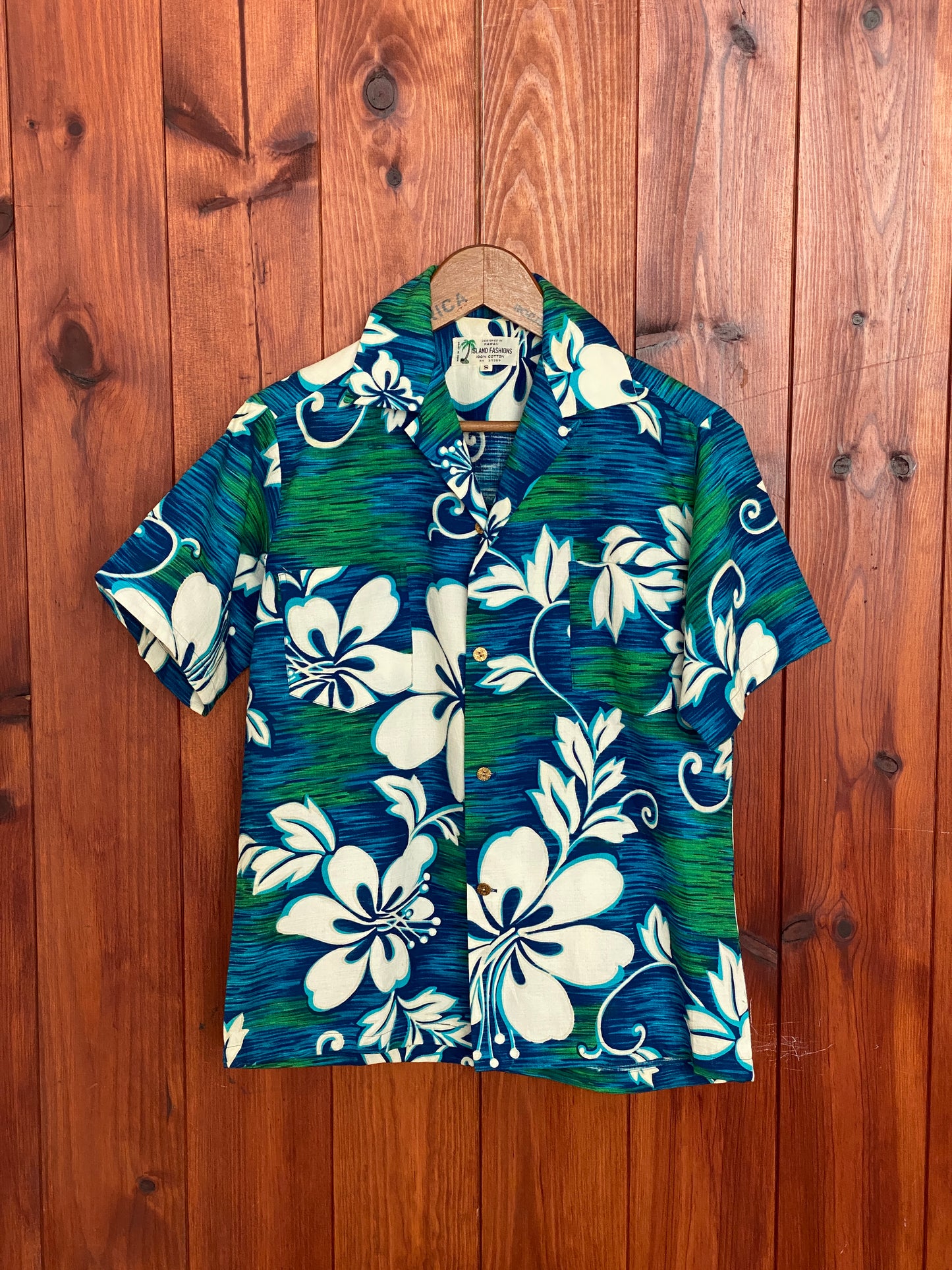 Size S. Vintage 60s Hawaiian cotton shirt made In Japan
