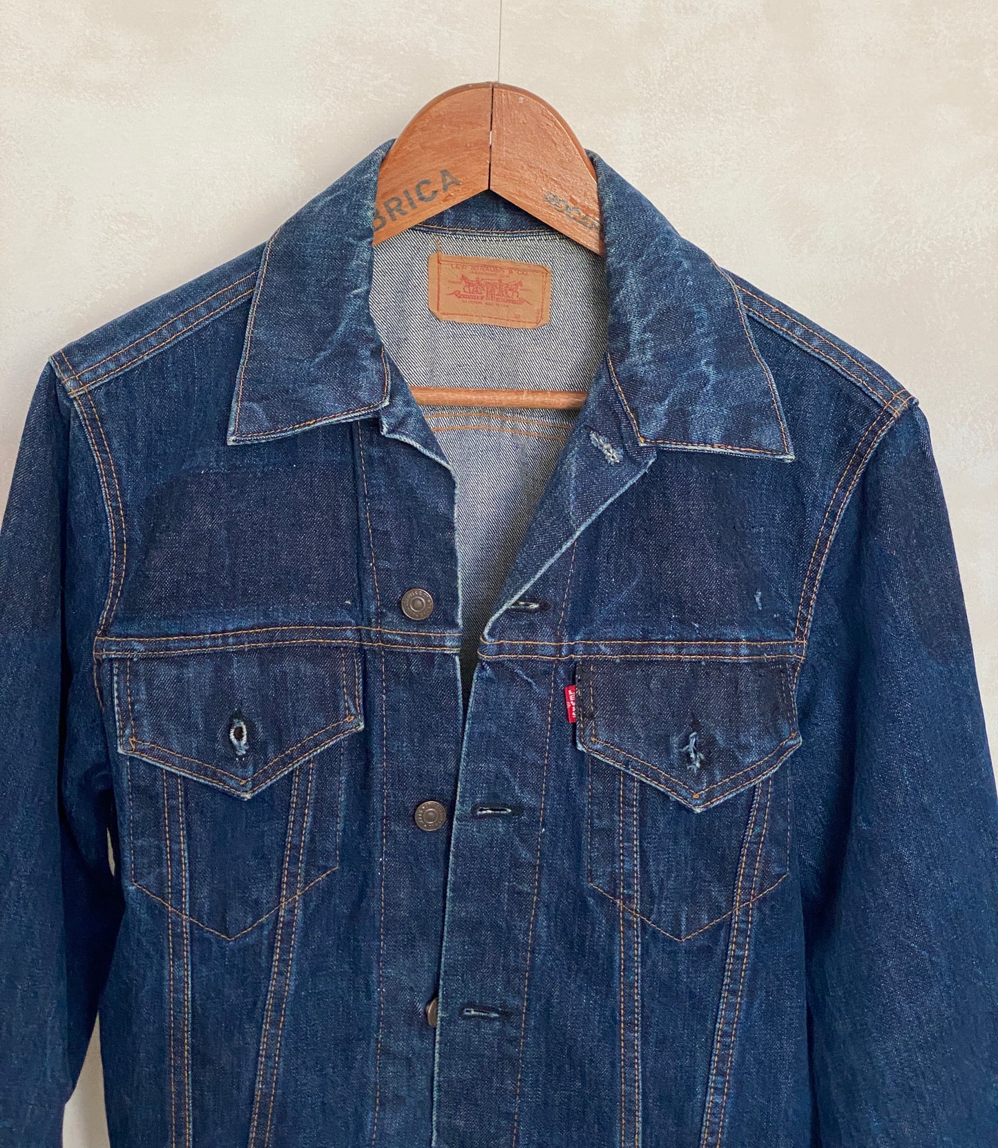 Size 42 US. Vintage 60s LEVIS Big E trucker Jacket Made in USA.