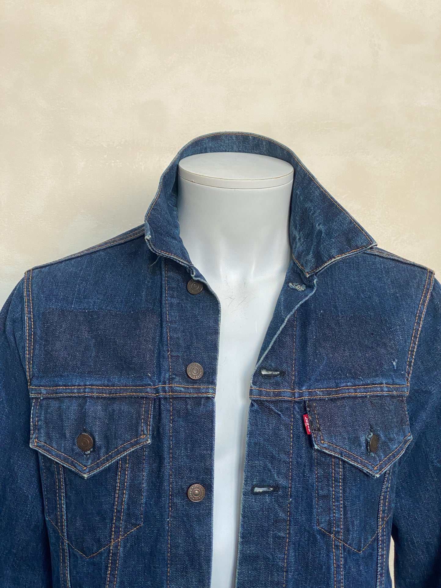 Size 42 US. Vintage 60s LEVIS Big E trucker Jacket Made in USA.