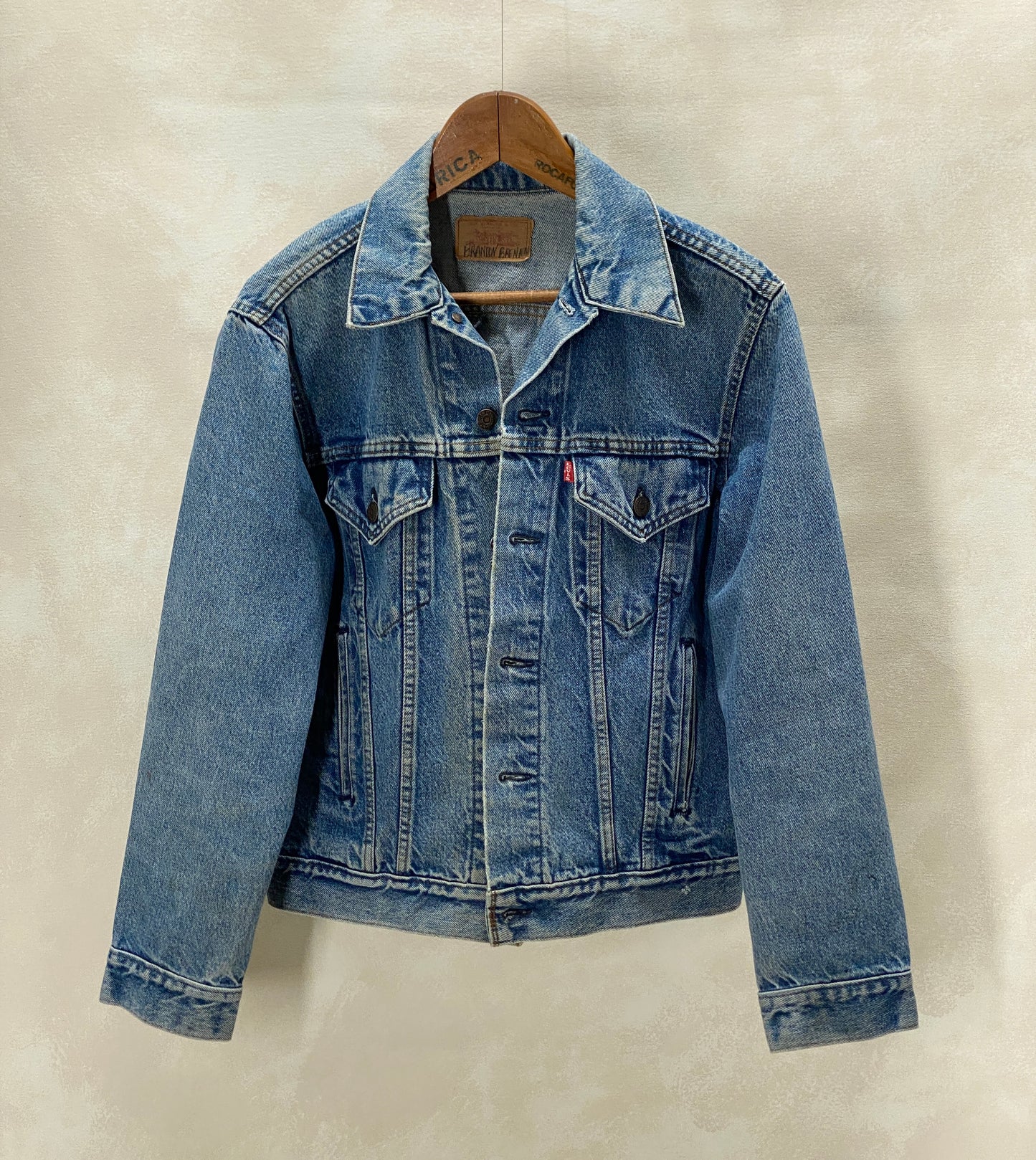 Size 40US / 50EU Vintage 4 pockets  mid 80s Levis jacket Made in USA.