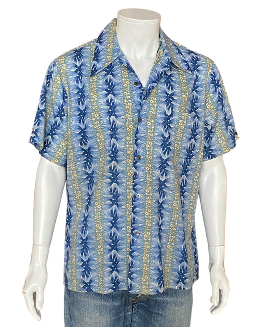 Large vintage 70s Hawaiian thin cotton shirt - retro island fashion.