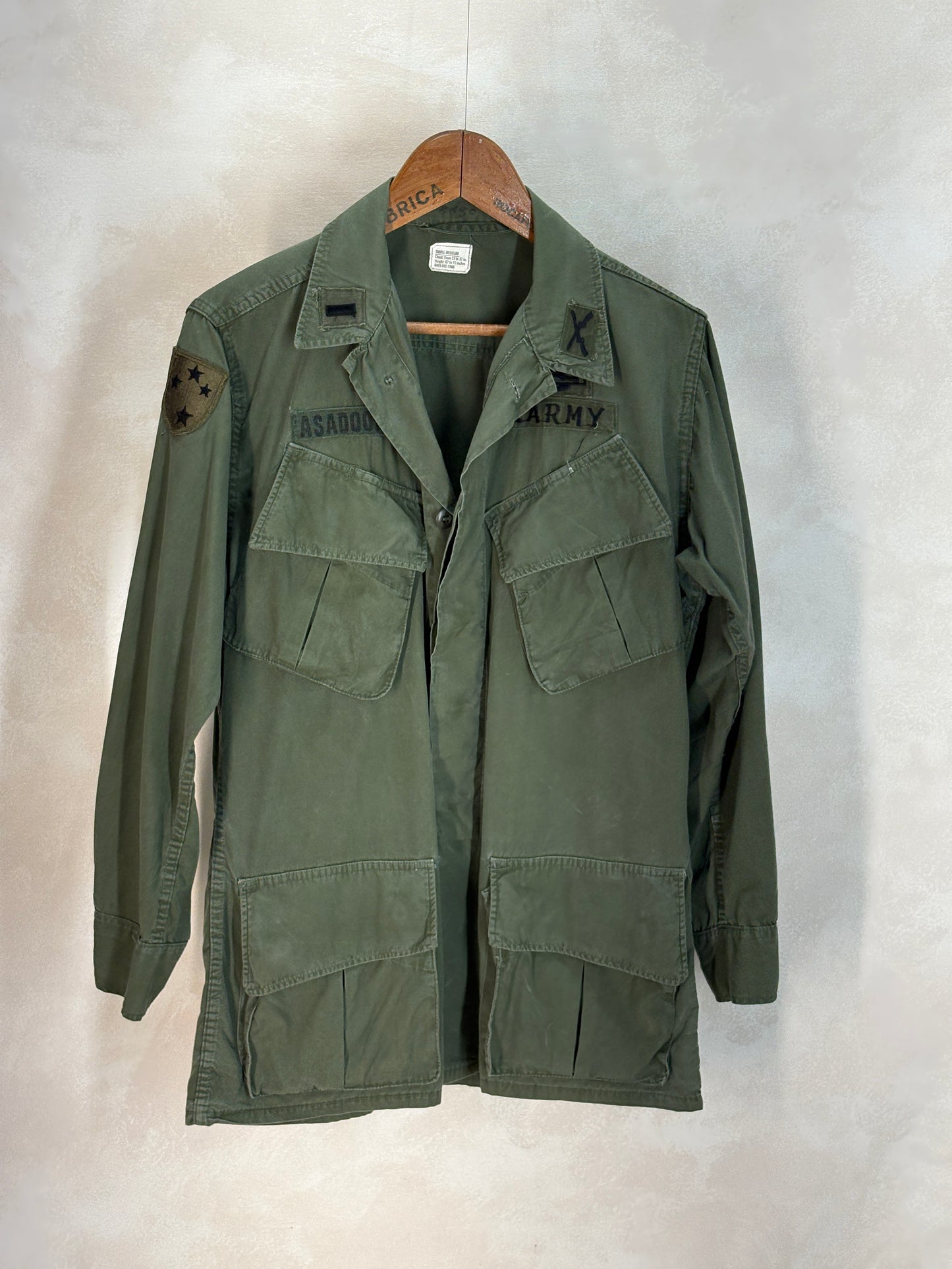 Small Reg. Authentic 1966/67 US Army vintage Vietnam jungle jacket.