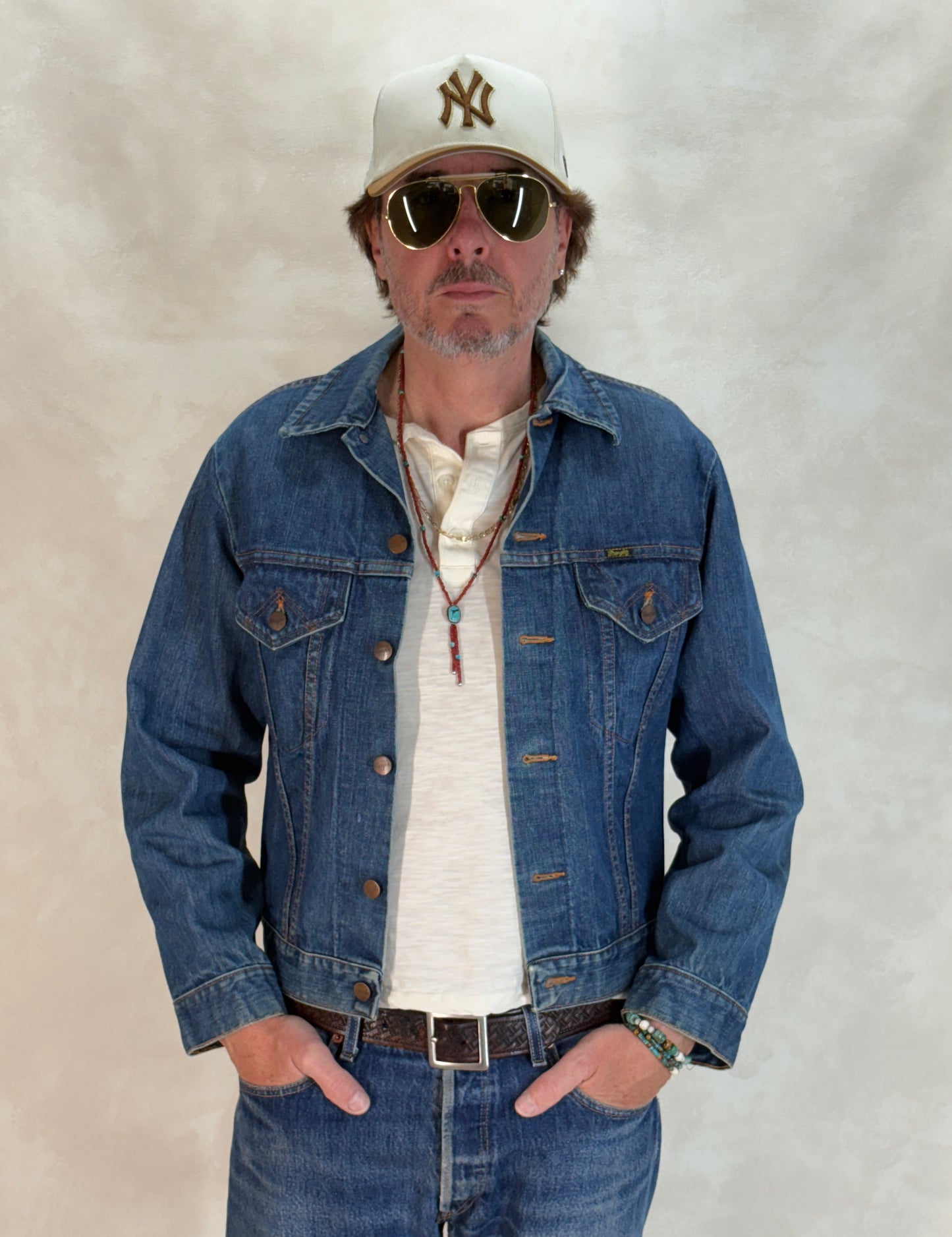 Size 38US / 48EU. Original 70s Wrangler denim jacket with painted back – Made in the USA