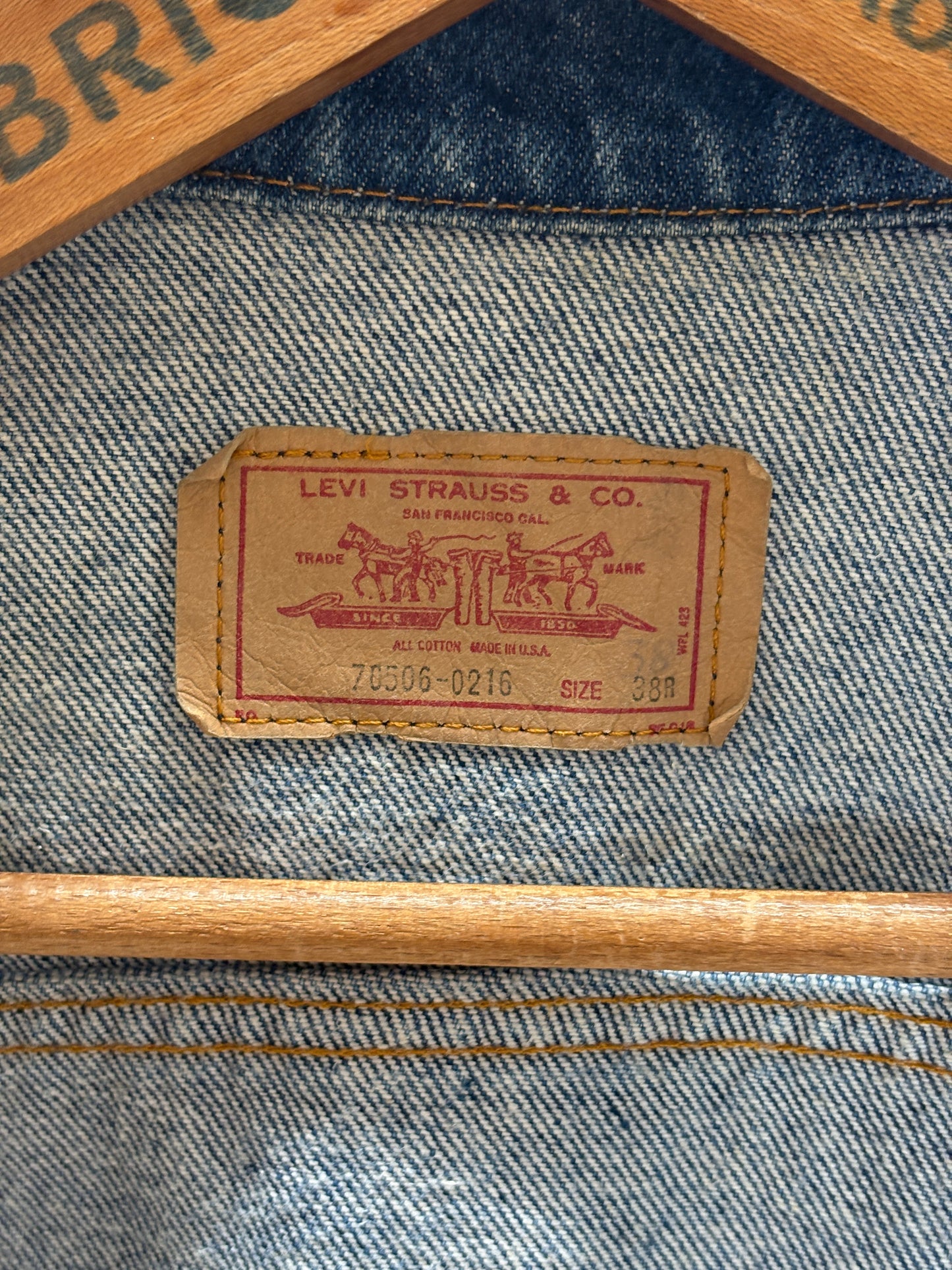Size 38US / 48EU. Vintage 1980s Levi’s 70506 Trucker Jacket – 4 Pockets – Made in USA