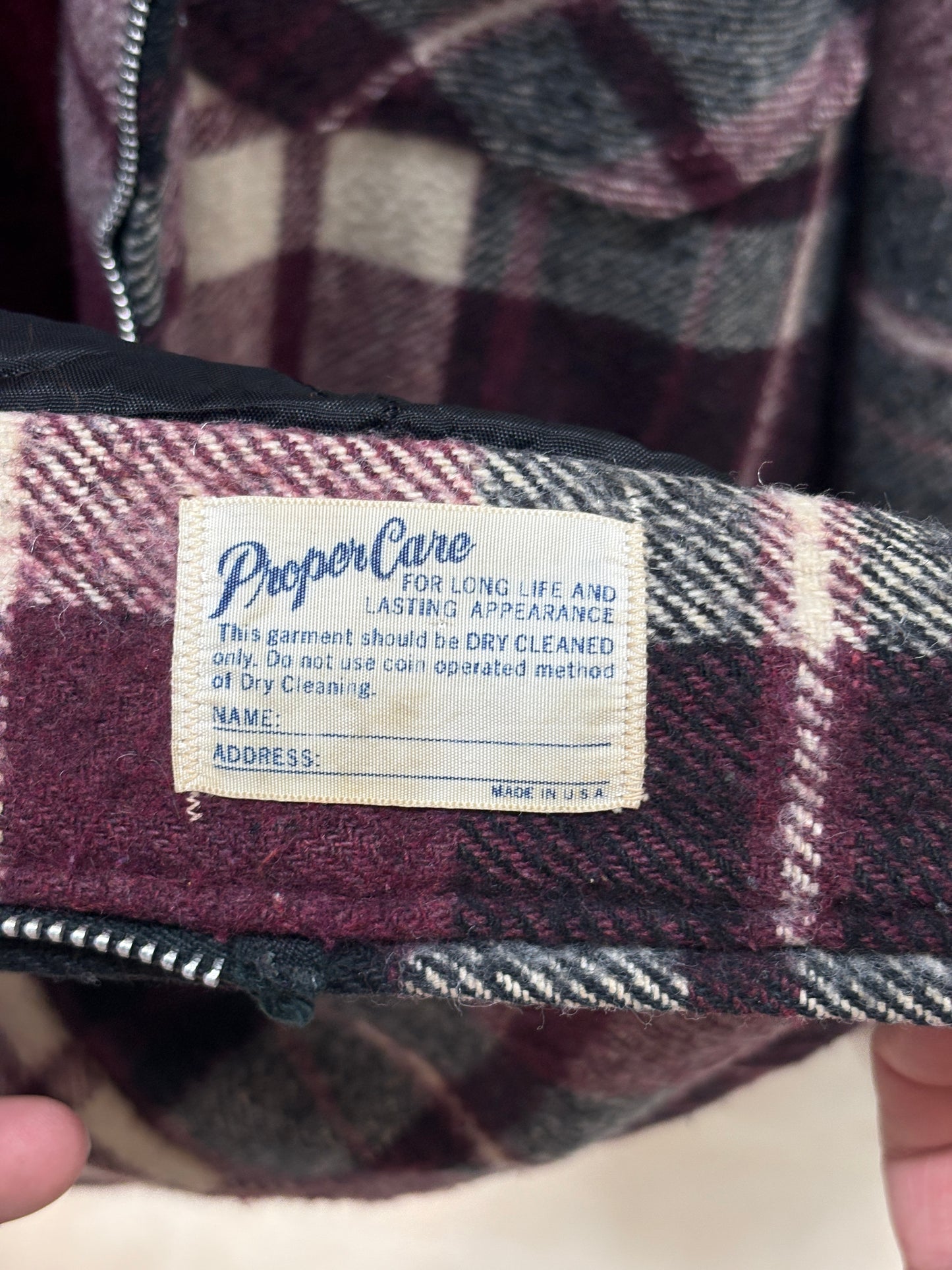 Size Large. 4 pockets 70s Plaid coat Made in USA ( broken zipper)