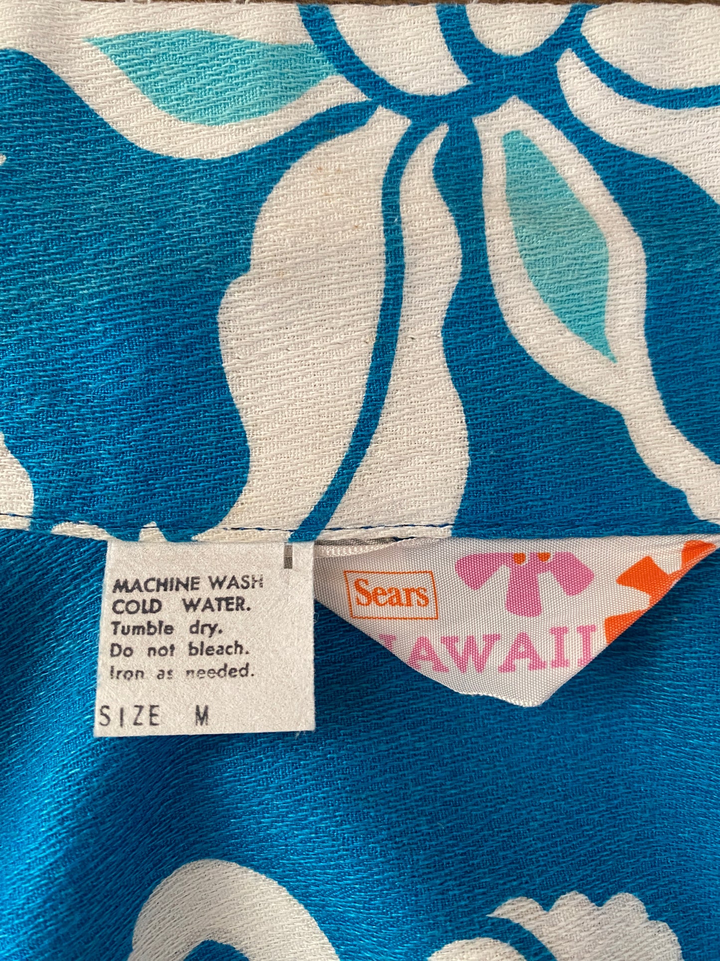 Size M. Vintage 780s Hawaiian cotton shirt made In Hawaii