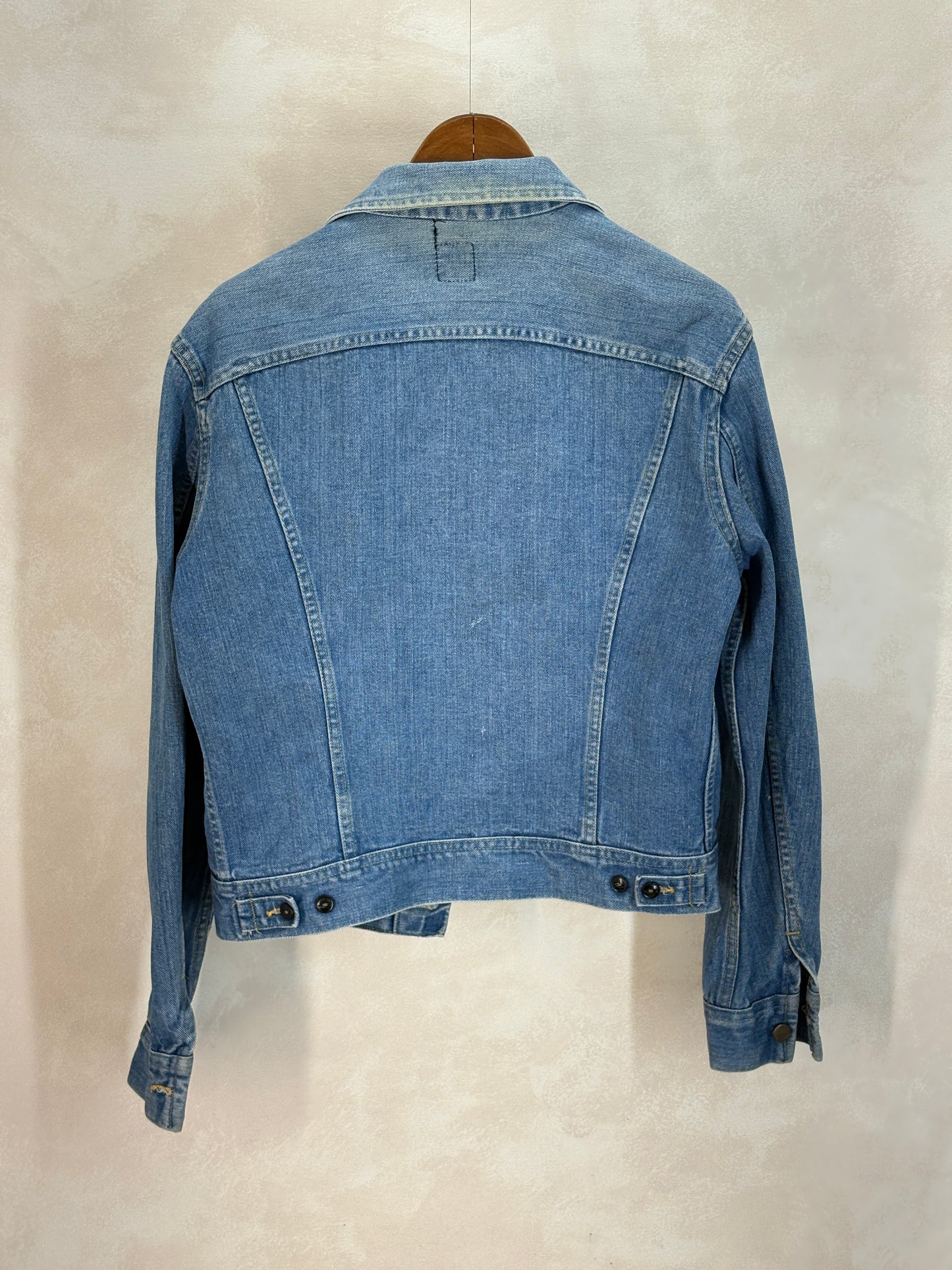 Size 42US / 52EU. Authentic 1970s Lee Denim Jacket – Made in USA – Twin Chest Pockets
