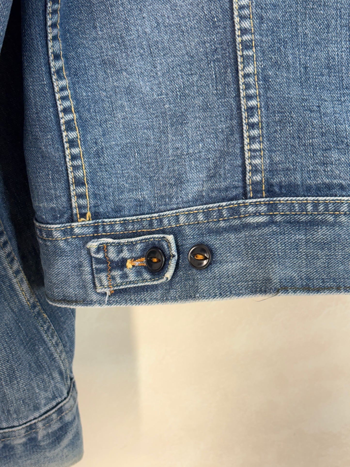 Size 42-44US / 52-54EU. Authentic 1970s Lee Denim Jacket – Made in USA – Twin Chest Pockets