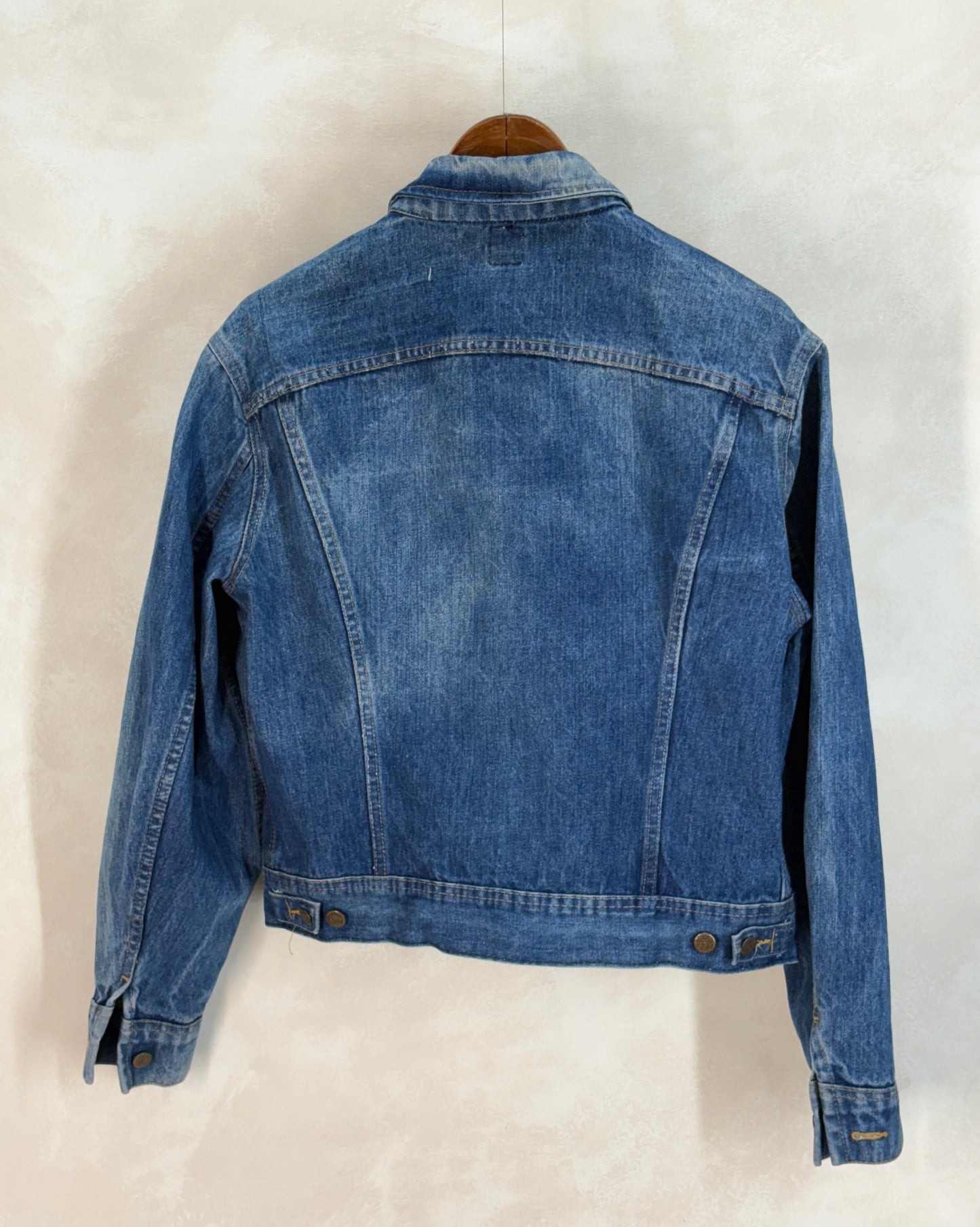 Size 42-44US / 52-54EU. Authentic 1970s Lee Denim Jacket – Made in USA – Two Chest Pockets