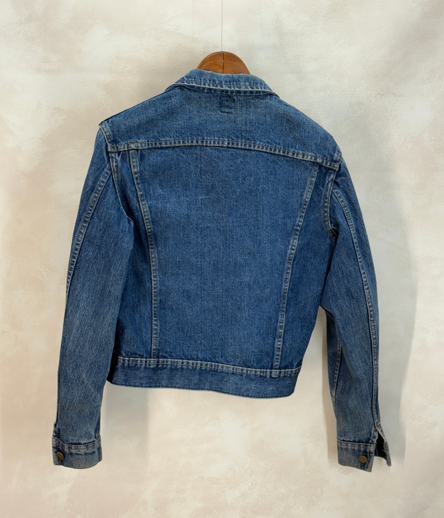Size 38US / 48EU. Authentic 1970s Lee Denim Jacket – Made in Canada – Two Chest Pockets