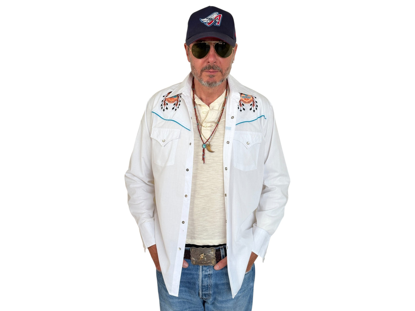 Size M. Authentic Vintage 80’s embroidered Western Shirt