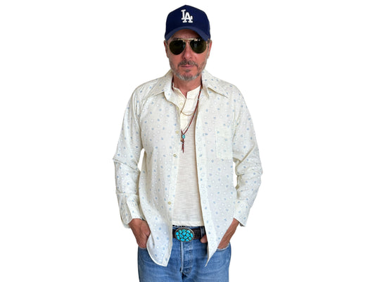 Size M. Vintage 70’s Shirt — Long Sleeve — Graphic Print — Retro Summer Festival Shirt