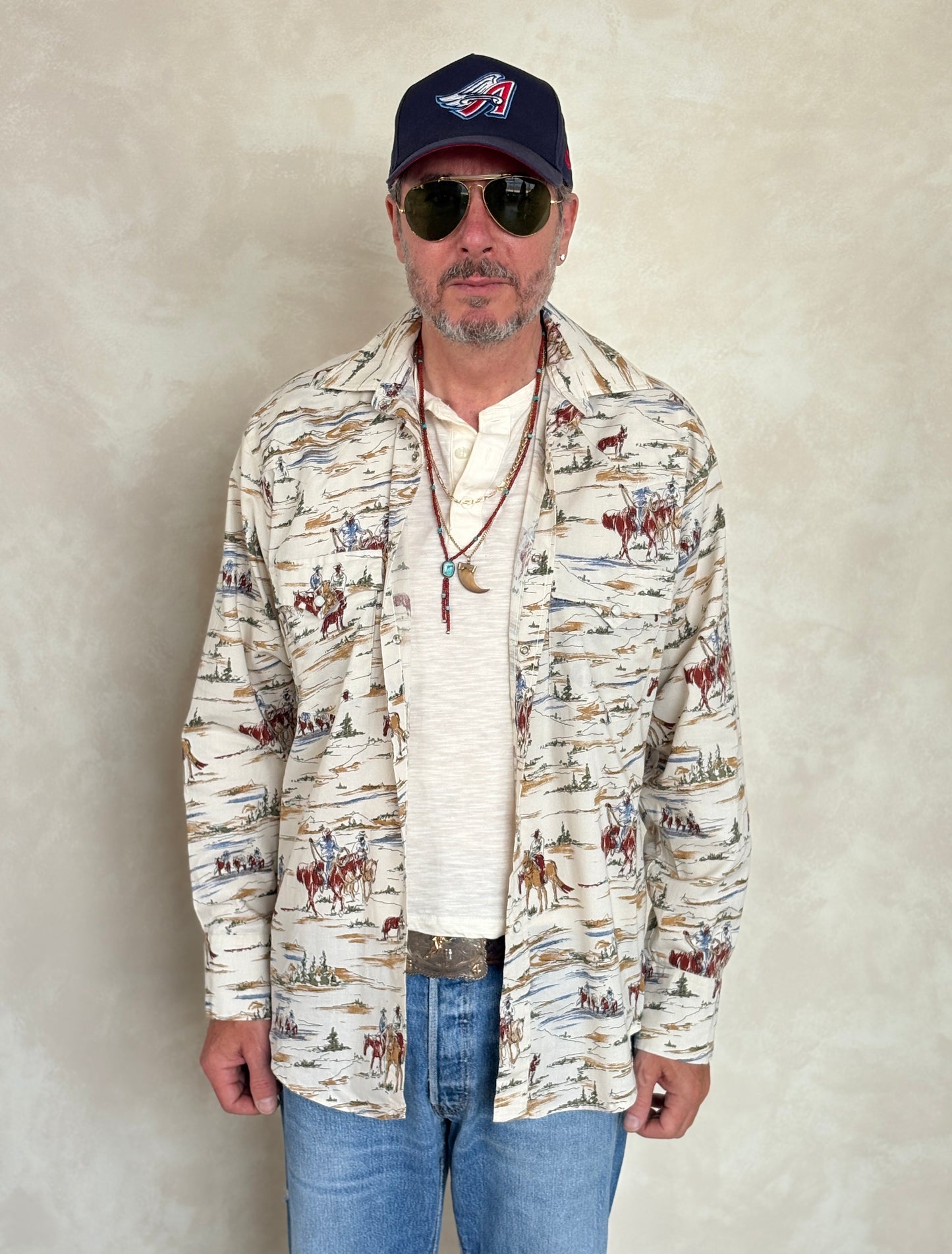 Size M. Authentic Vintage 80’s  Western scenic print Shirt.