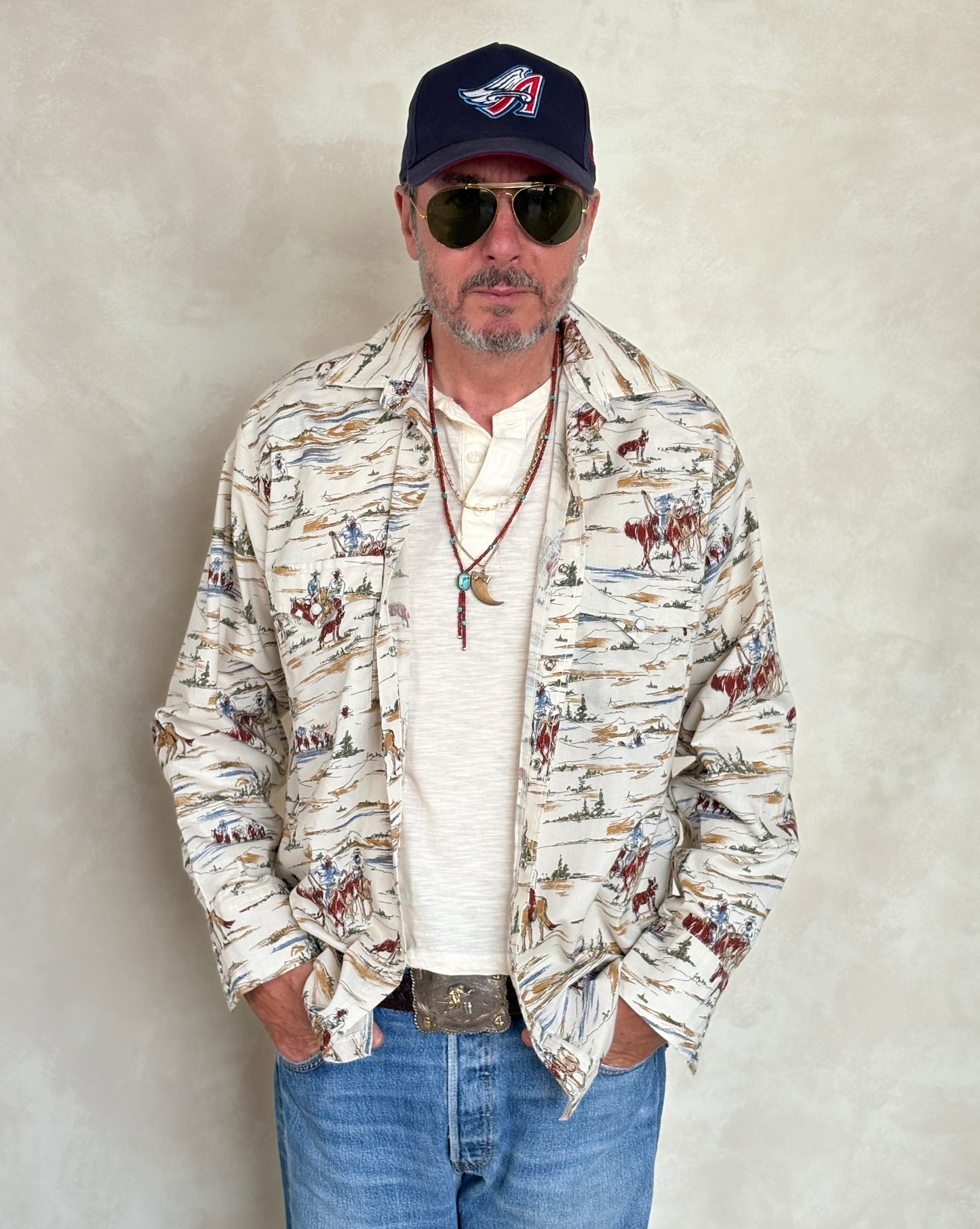 Size M. Authentic Vintage 80’s  Western scenic print Shirt.