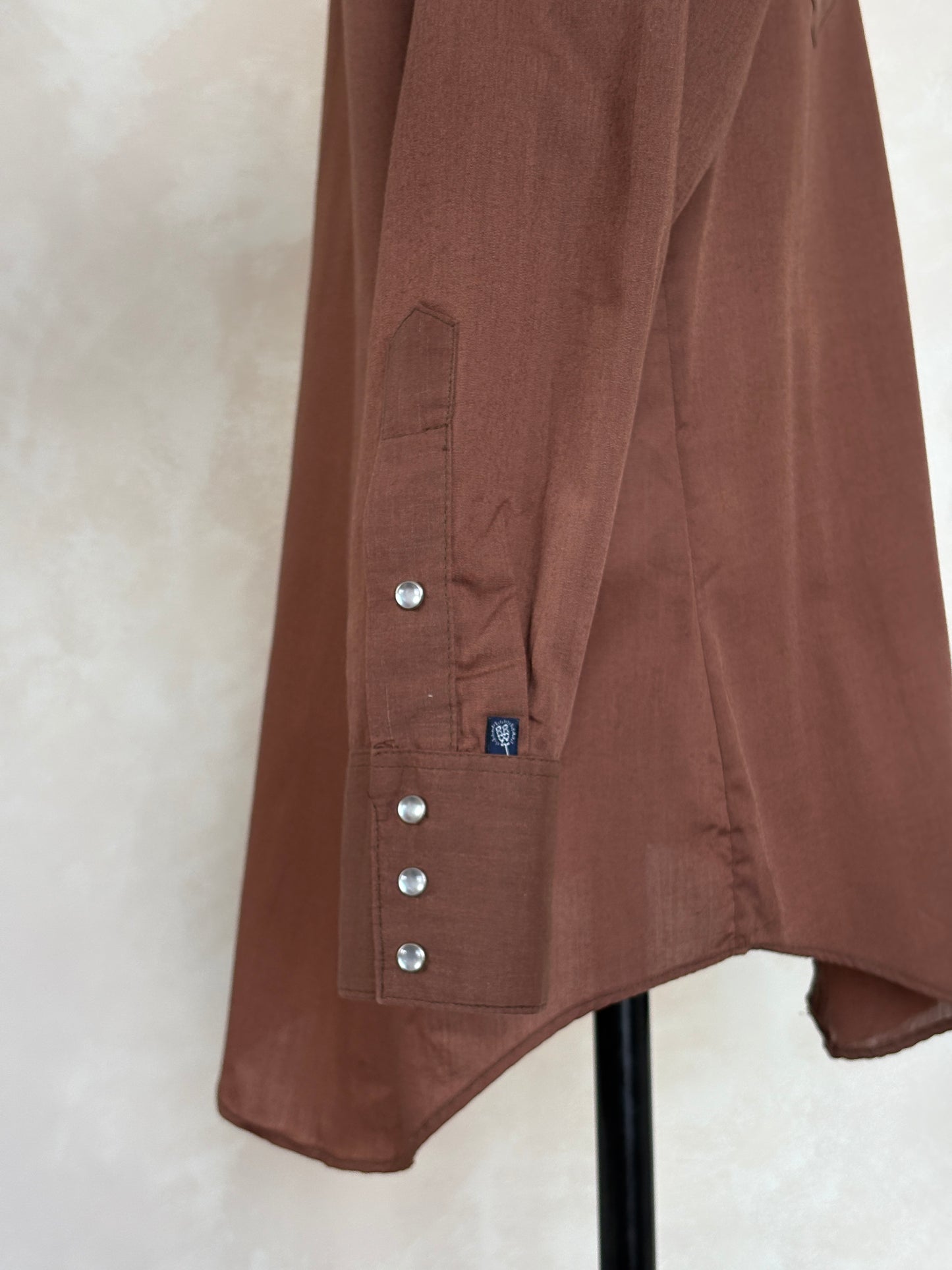 Size M. Authentic Vintage  70’s embroidered Western Shirt —