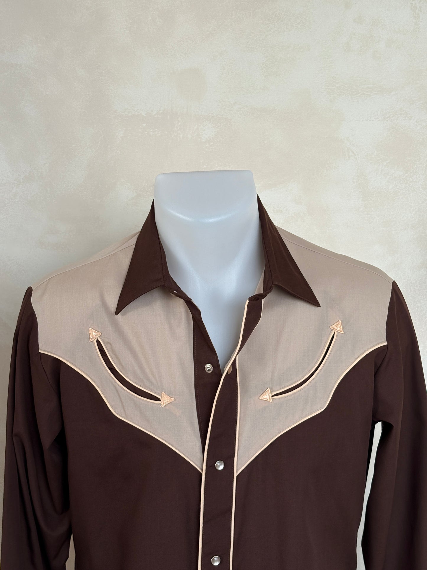 Size M. Authentic Vintage 80’s Levis Western Shirt