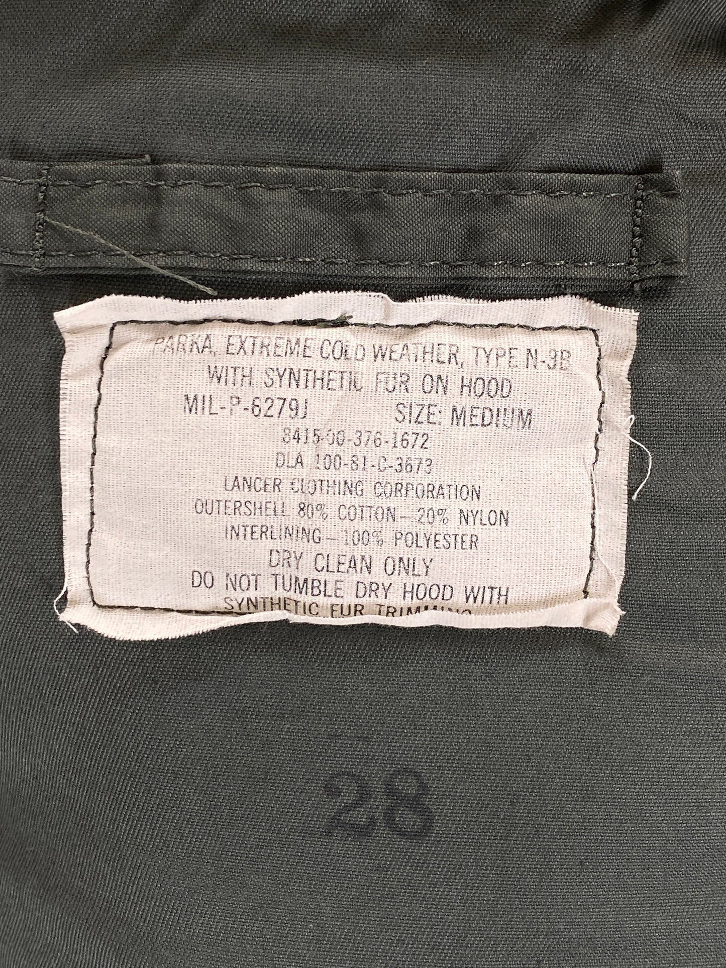 Medium. Authentic 1981 US Air Force vintage N-3B extreme cold weather Flyer coat Jacket