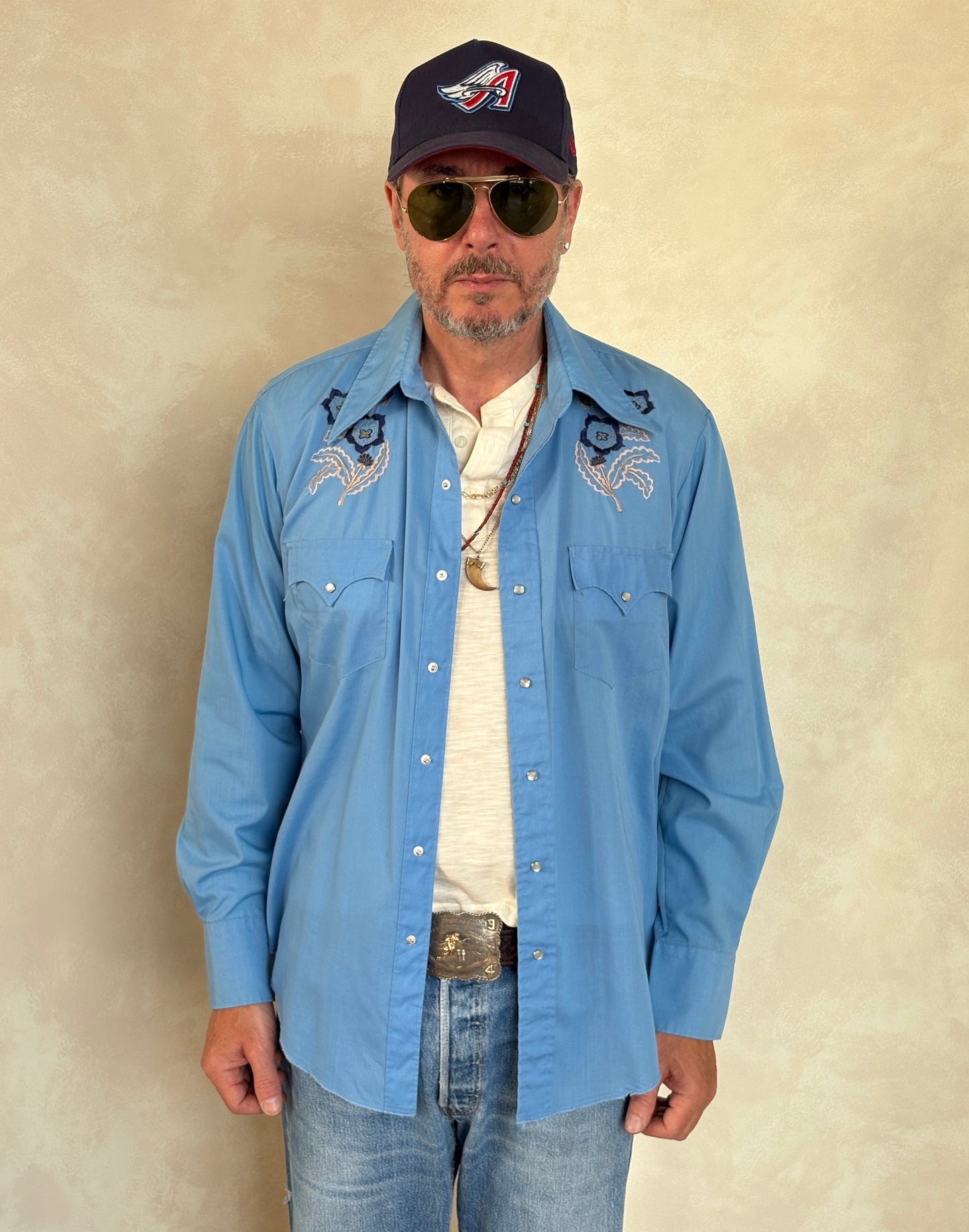 Size M. Authentic 70’s Vintage embroidered Western Shirt