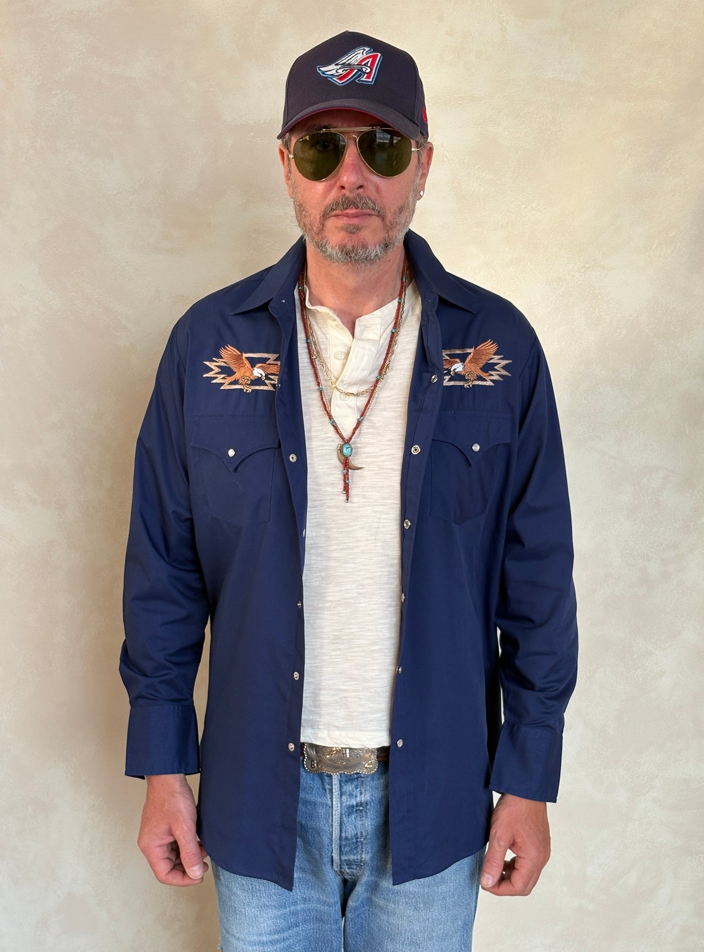 Size M. Authentic Vintage 80’s embroidered Western Shirt