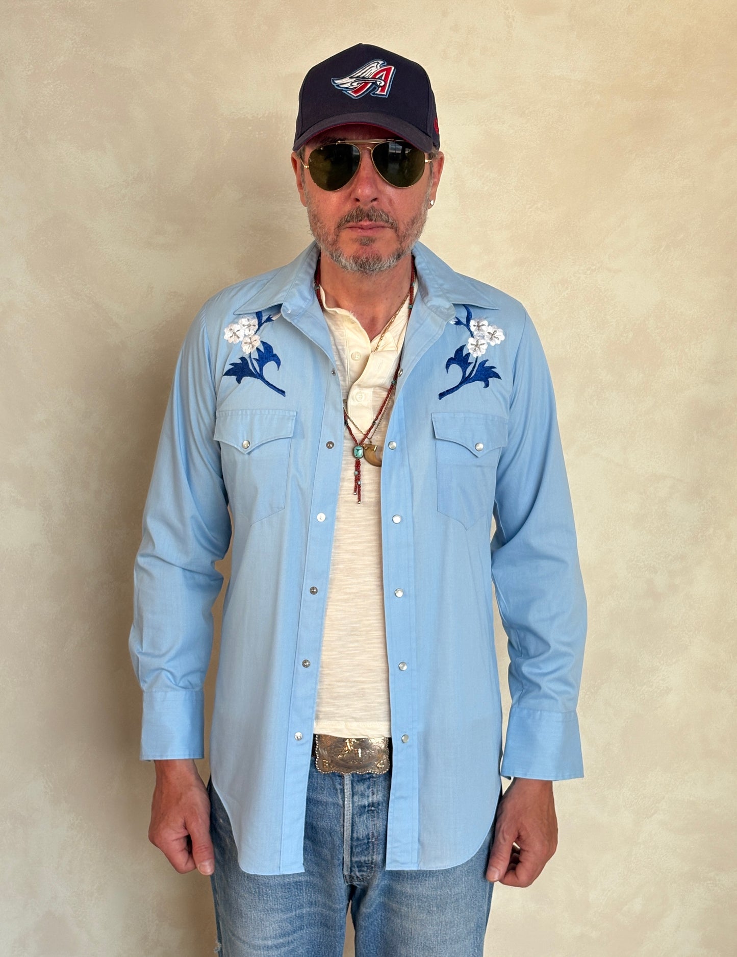Size M. Authentic 70’s embroidered Western Shirt