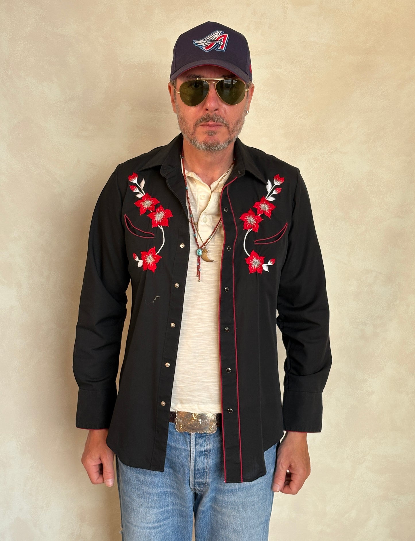 Size S. Authentic 70’s embroidered  Western Shirt — Vintage Print