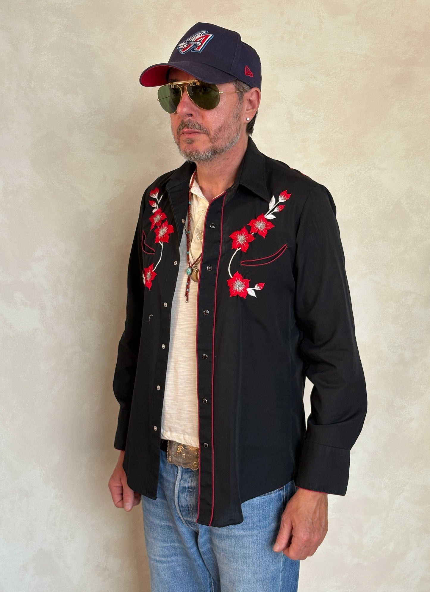 Size S. Authentic 70’s embroidered  Western Shirt — Vintage Print
