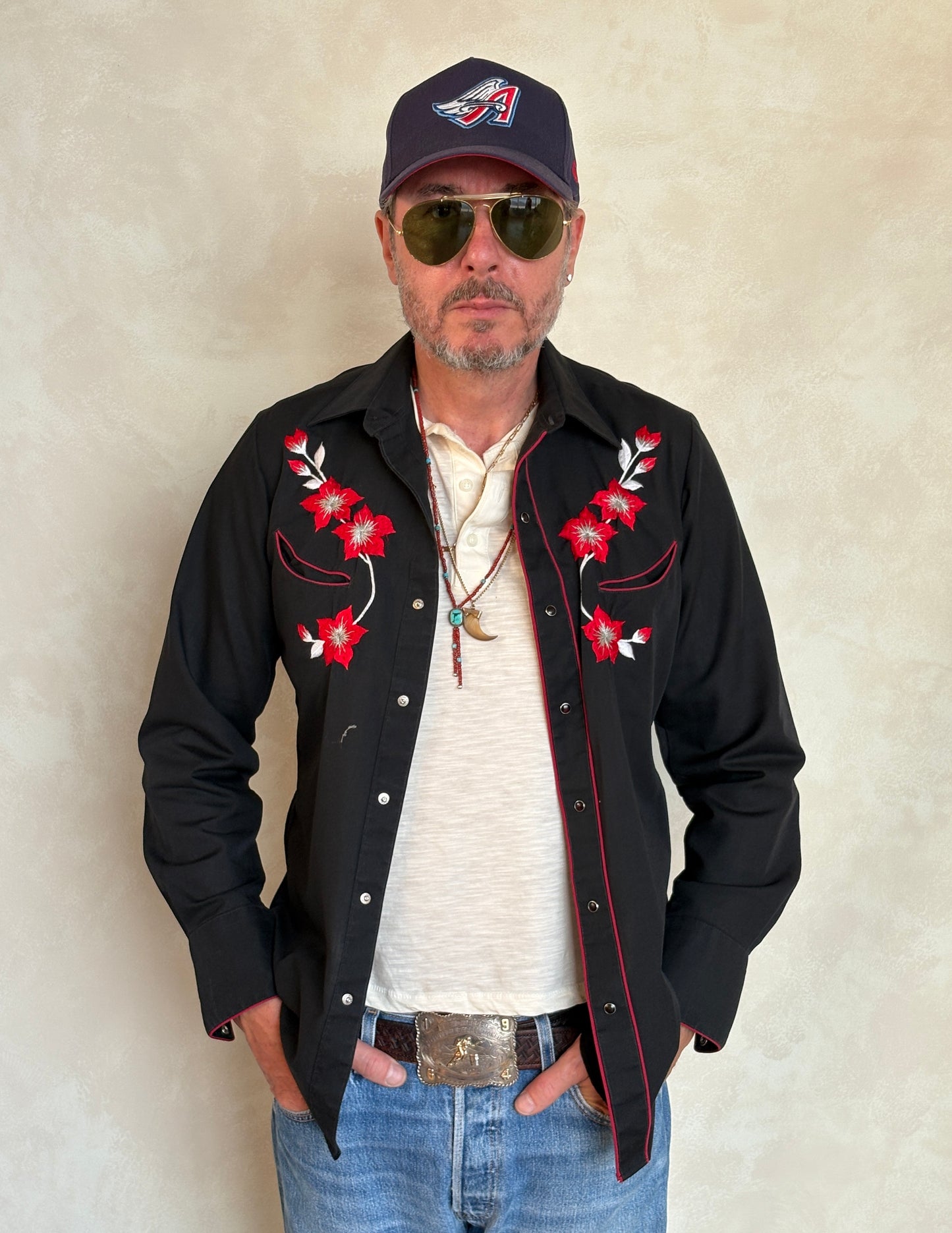 Size S. Authentic 70’s embroidered  Western Shirt — Vintage Print