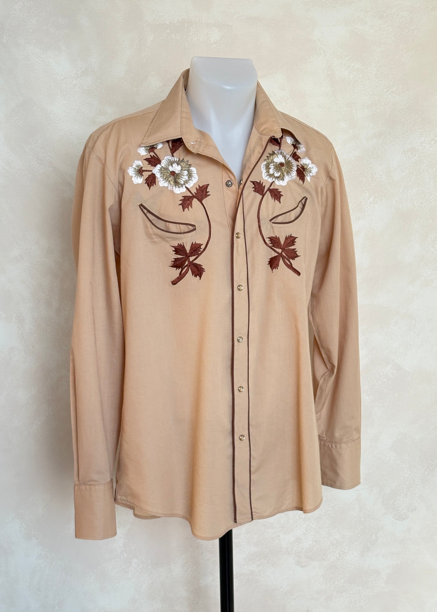 Size M. Authentic 70’s H Kenny Rogers embroidered shirt Western Shirt