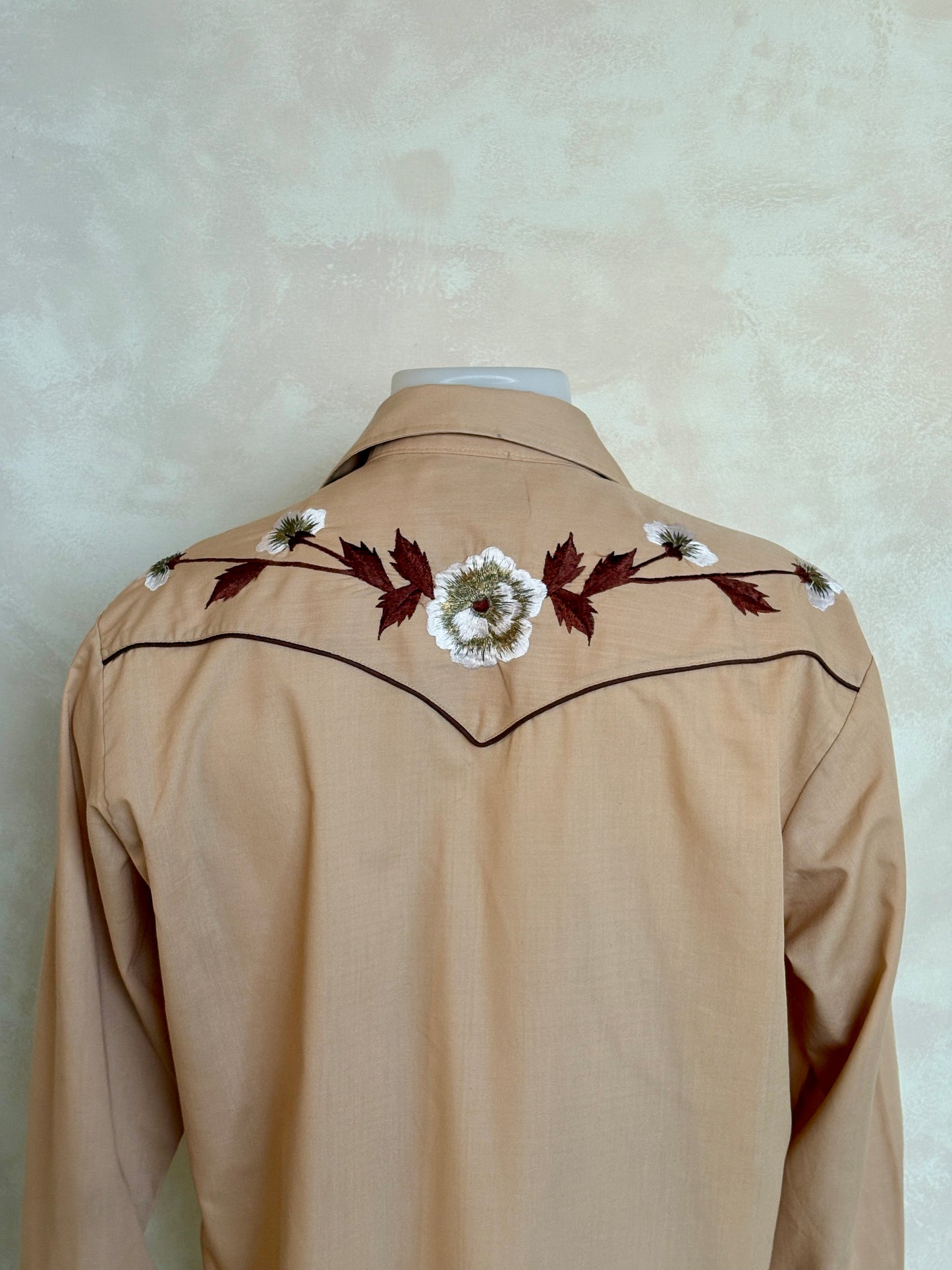 Size M. Authentic 70’s H Kenny Rogers embroidered shirt Western Shirt