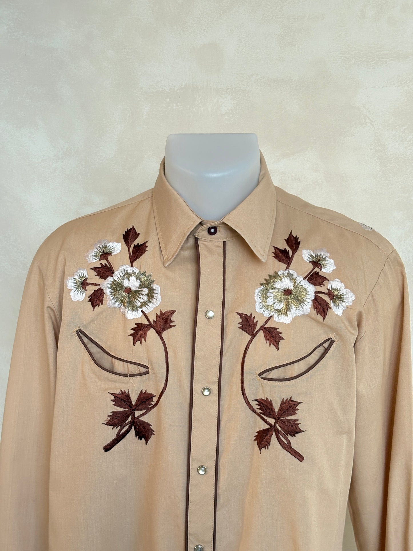 Size M. Authentic 70’s H Kenny Rogers embroidered shirt Western Shirt