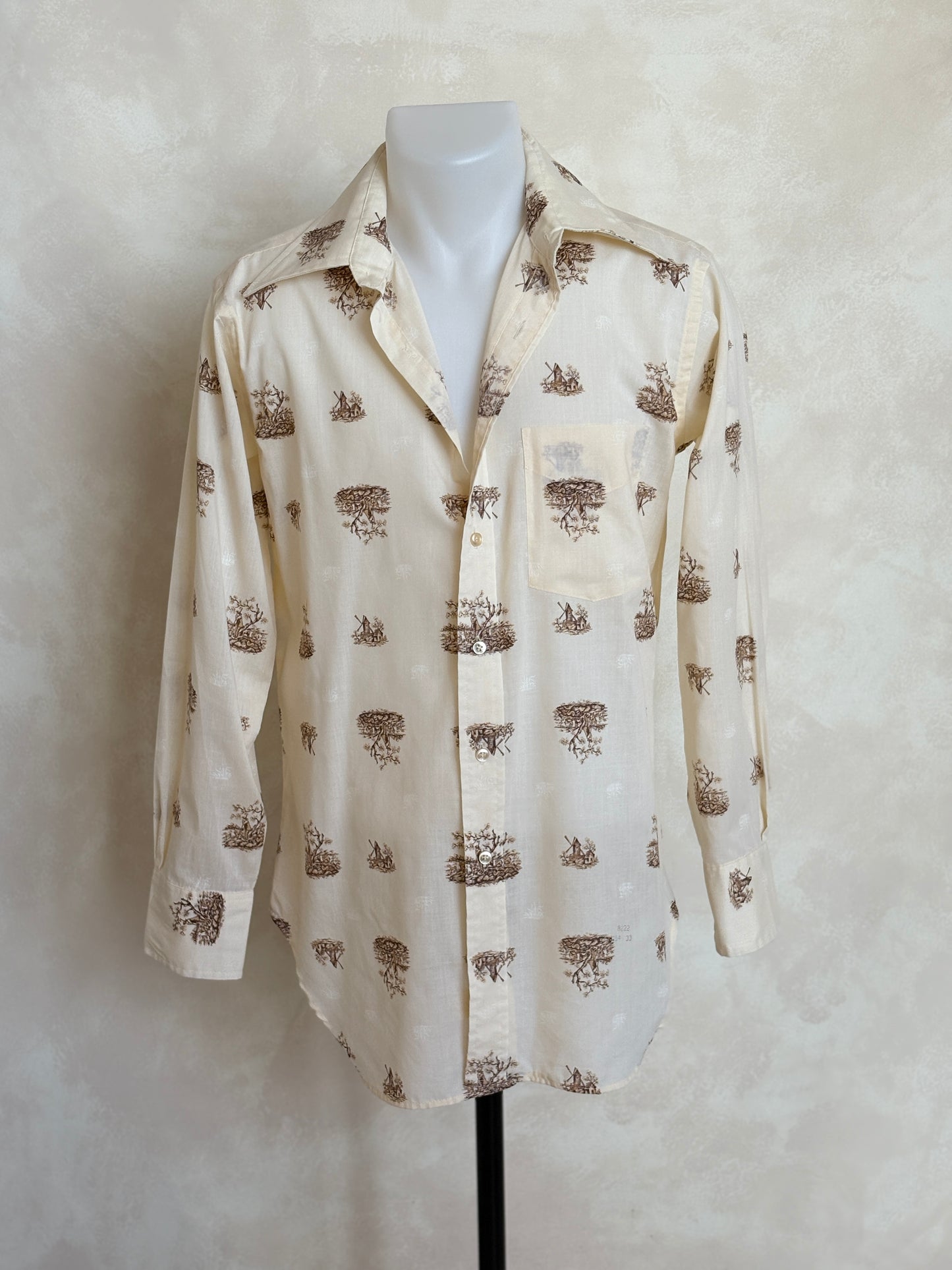Size M. Vintage 70’s Shirt — Long Sleeve — Graphic Print —