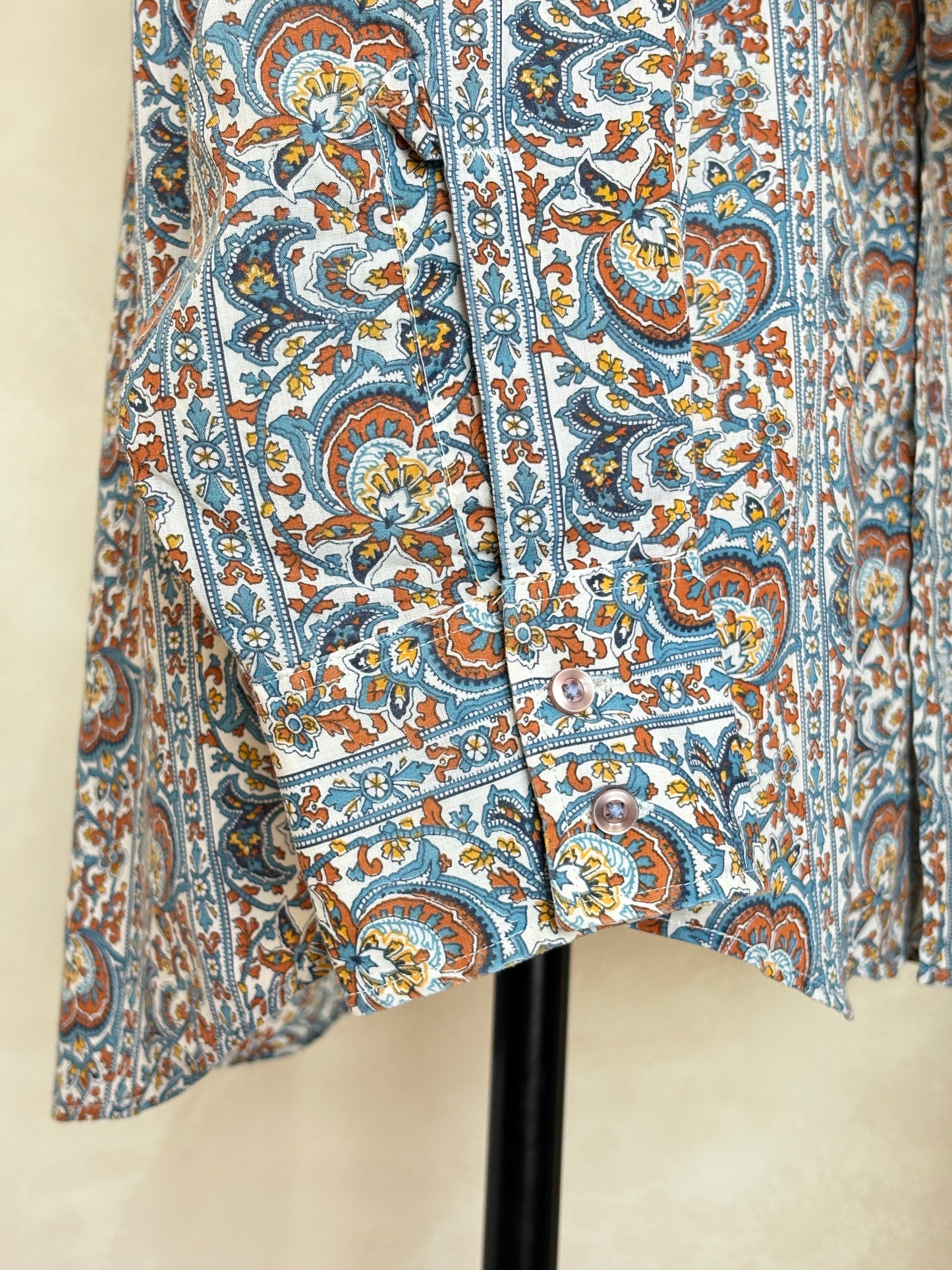 Size M. Vintage 70’s Long Sleeve Paisley Shirt — Bold Boho Retro Festival Shirt