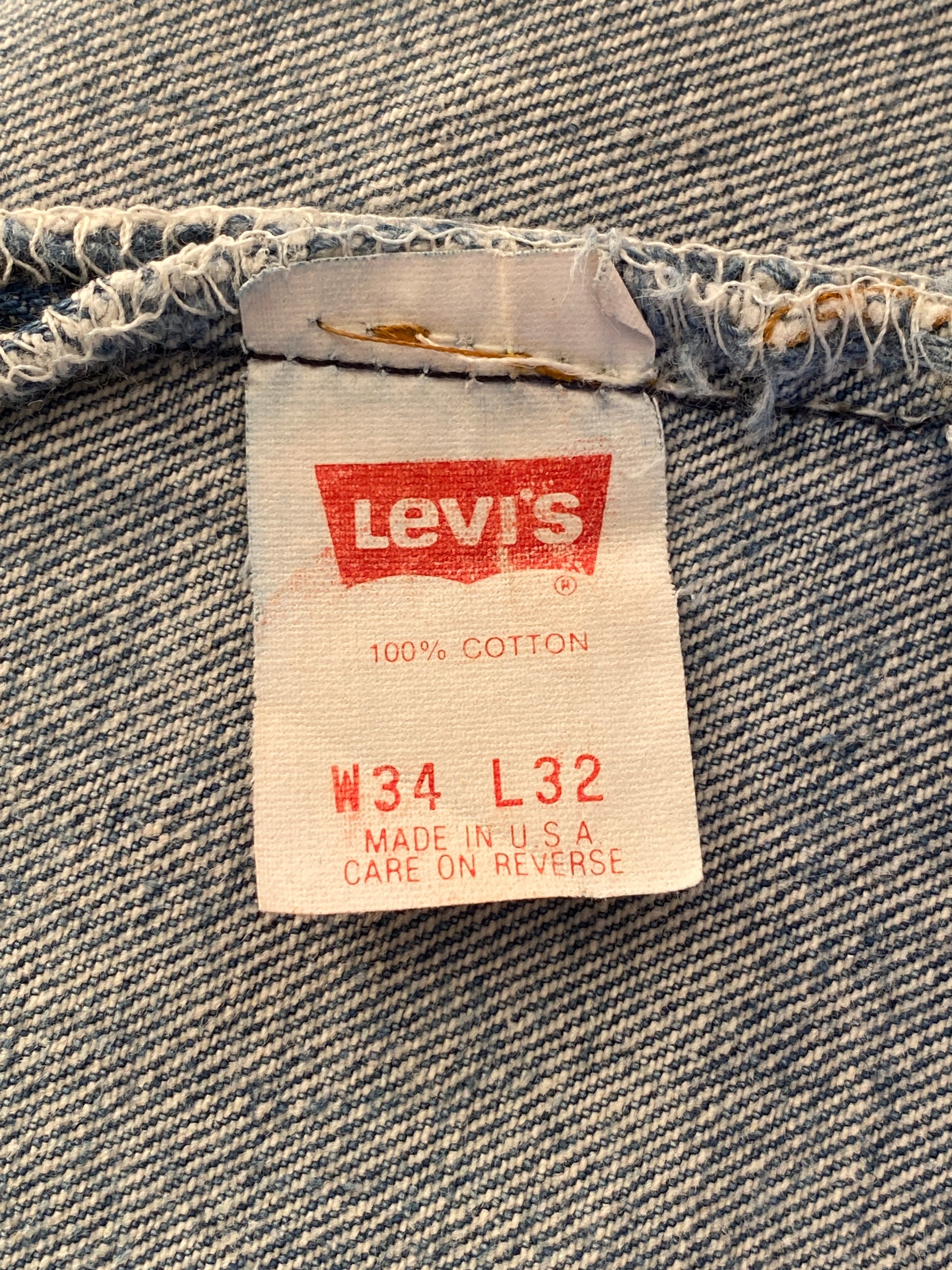 Vintage Levis 501 jeans from the 90s, size 34X32.
